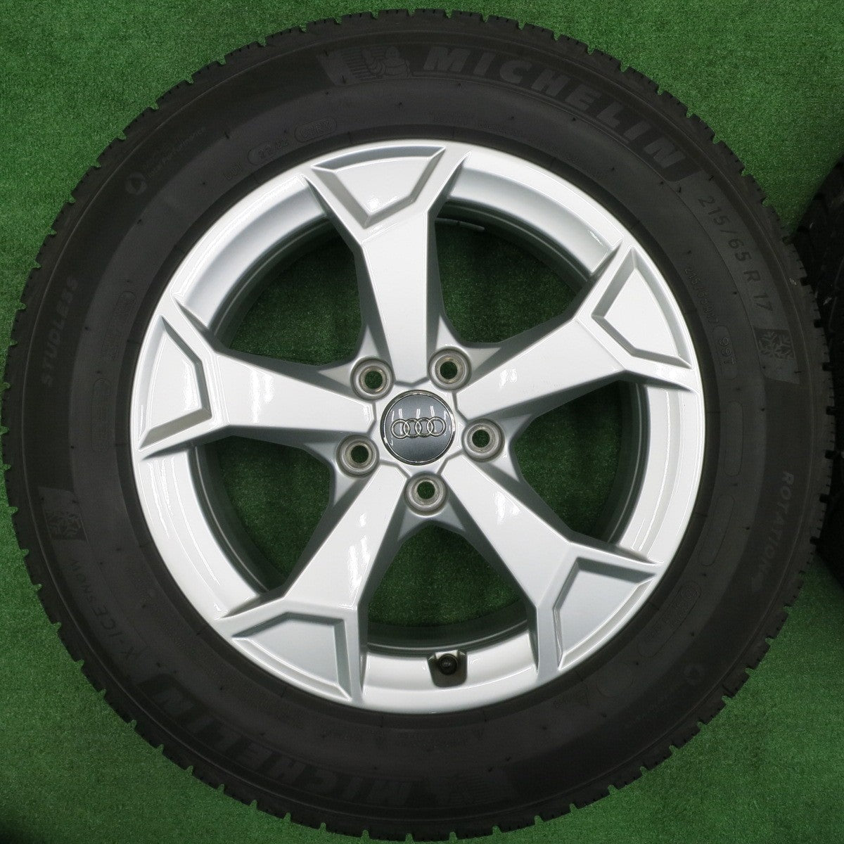[送料無料] バリ溝！20年！キレイ！9分★アウディ Q3 純正 215/65R17 スタッドレス ミシュラン X-ICE SNOW 17インチ PCD112/5H★4100106NJス