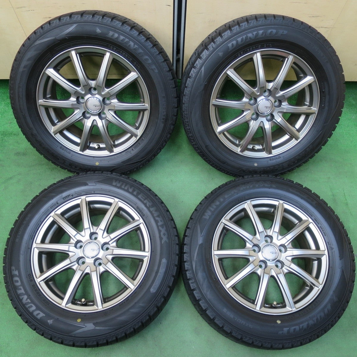 バリ溝！21年！キレイ！8.5分★プリウス 等 195/65R15 スタッドレス ダンロップ ウインターマックス WM02 SIBILLA NEXT GS-5 シビラ 15インチ PCD100/5H★5012503イス