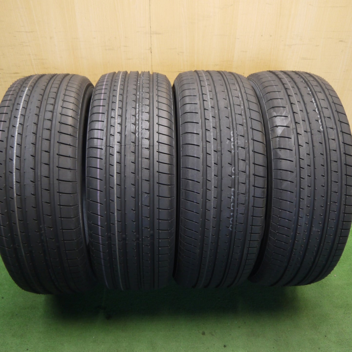 新車外し！26年★235/60R18 ヨコハマ アドバン V61 E+ タイヤ 18インチ bZ4X レクサス NX RX ハリアー RAV4 等★6070509Hノタ