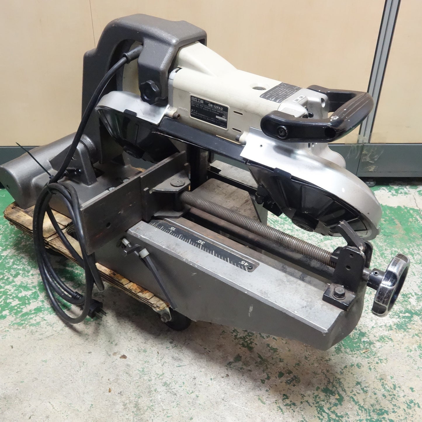 [送料無料] ☆日立工機 120mm ロータリ バンドソー 100V  CB12FA2 ベース付き 切断機 HITACHI 電動 工具☆