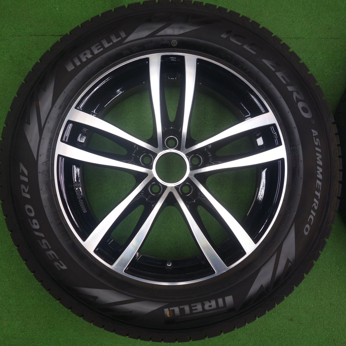 バリ溝！24年！キレイ！9.5分以上◎ボルボ 等 VST Type RC 235/60R17 スタッドレス ピレリ アイスゼロ アシンメトリコ 17インチ PCD108/5H◎6061702KTス