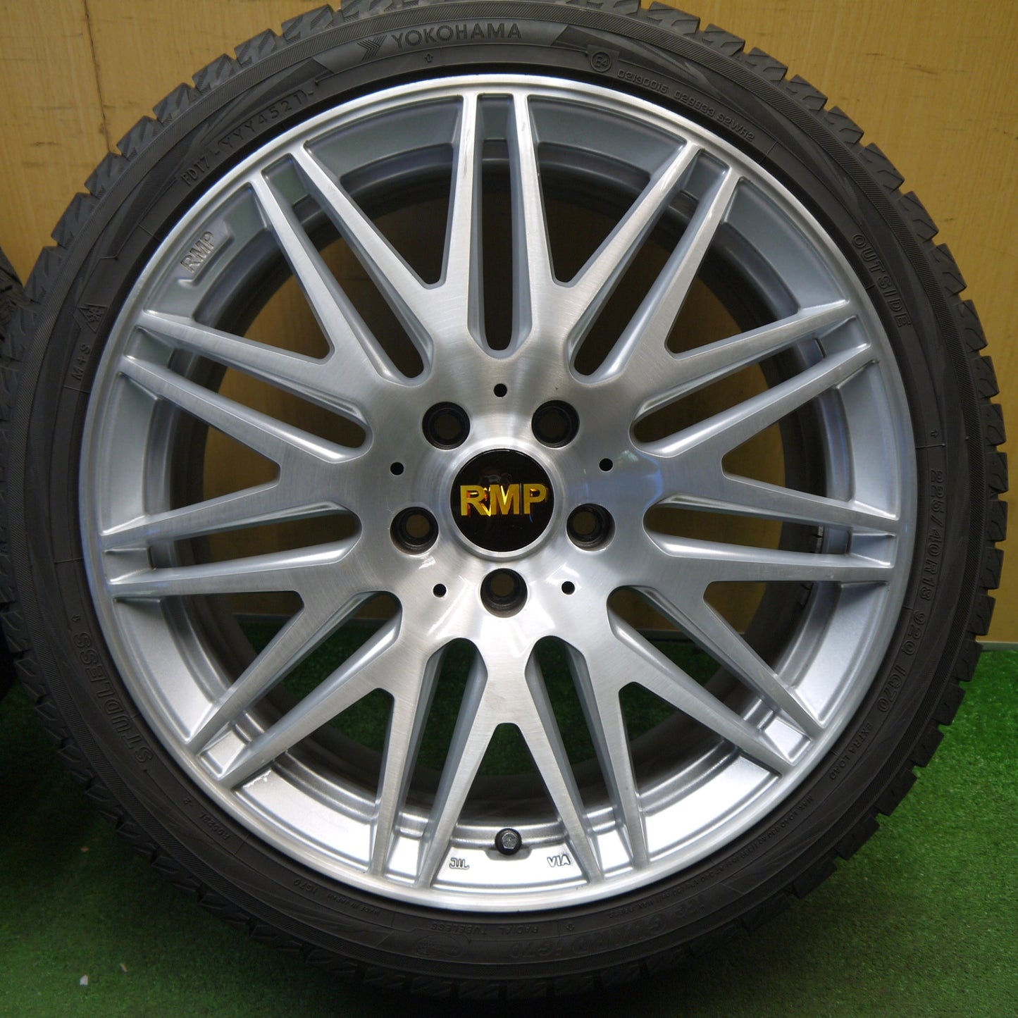 バリ溝！9.5分★ベンツ 等 RMP 225/40R18 スタッドレス ヨコハマ アイスガード iG70 18インチ PCD112/5H★6031101Hス