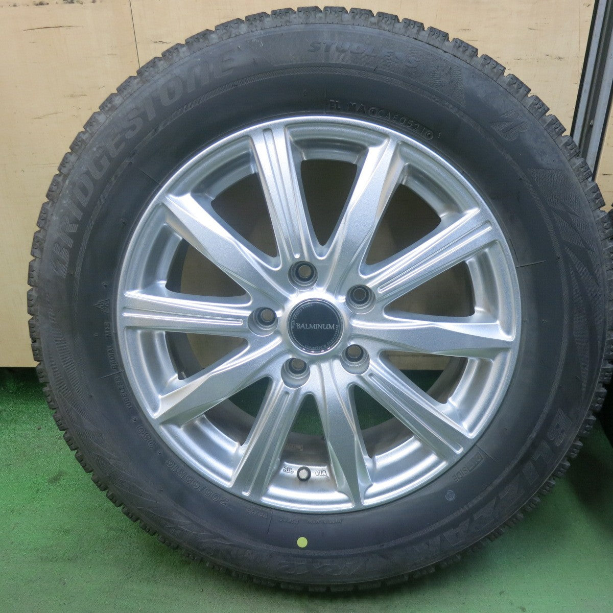 バリ溝！キレイ！9分★スタッドレス 205/65R16 ブリヂストン ブリザック VRX2 BALMINUM KR10 バルミナ 16インチ PCD114.3/5H★6033002SKス