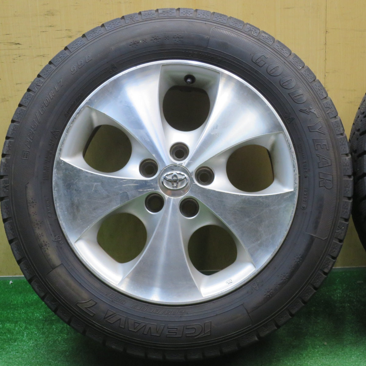 バリ溝！21年！9.5分★トヨタ 10系 アルファード ヴェルファイア 純正 225/60R17 スタッドレス グッドイヤー アイスナビ7 17インチ PCD114.3/5H★5121702NJス