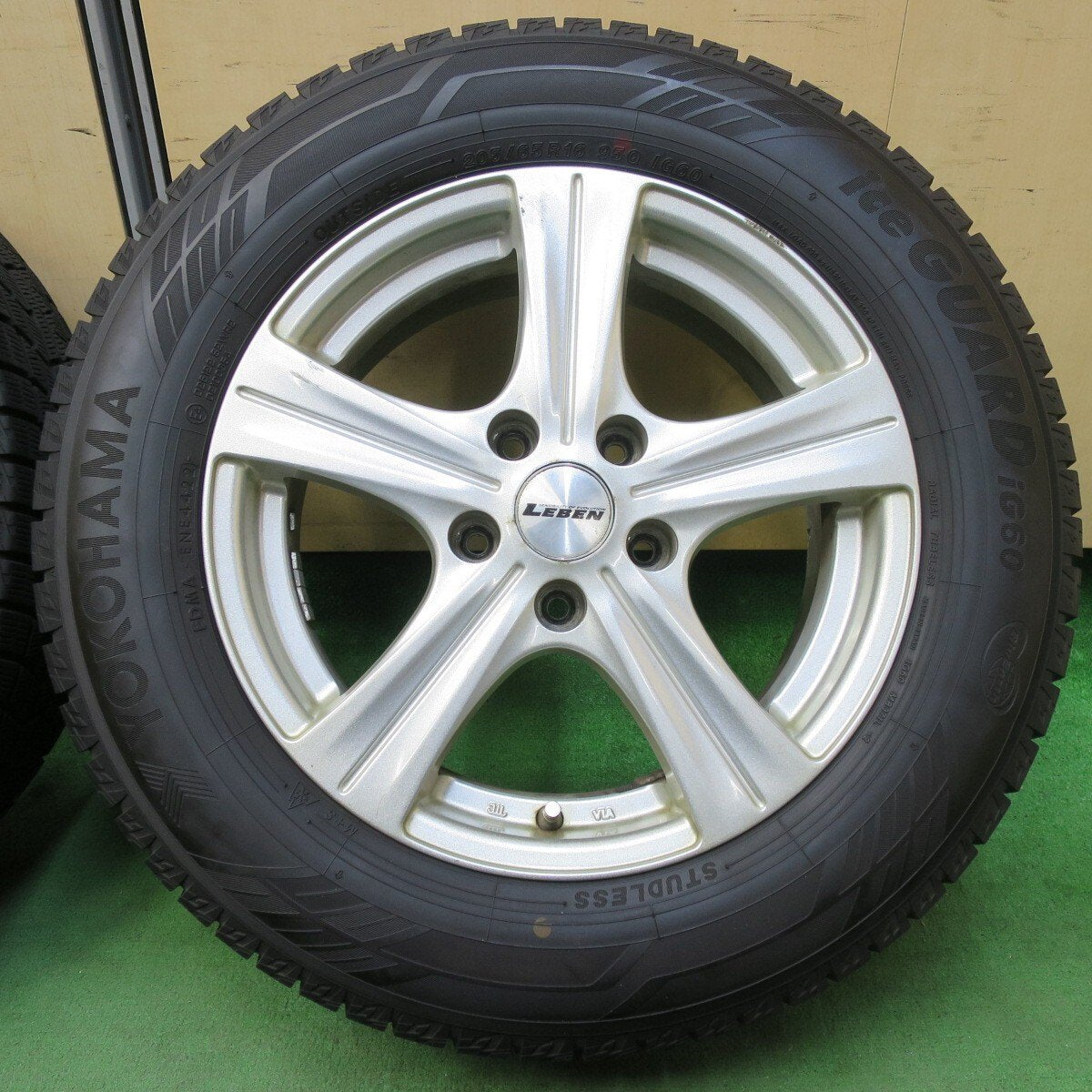 バリ溝！22年！9.5分★スタッドレス 205/65R16 ヨコハマ アイスガード iG60 LEBEN レーベン 16インチ PCD114.3/5H★5032010イス