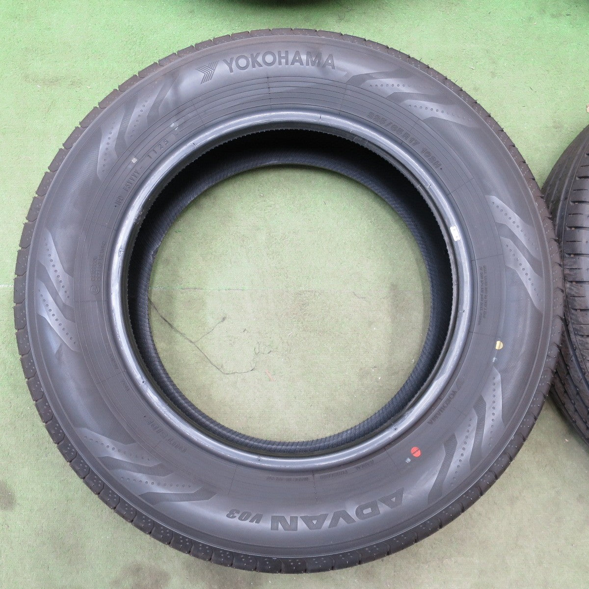新車外し！25年★225/65R17 ヨコハマ アドバン V03 タイヤ 17インチ 40系 アルファード ヴェルファイア ハリアー RAV4 等★6060502NGノタ