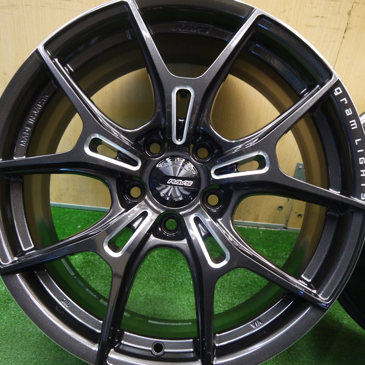 未使用！付属品付き★RAYS gram LIGHTS 57FXZ 18インチ ホイール レイズ グラムライツ 18×7.5J PCD114.3/5H★6020905Hホ