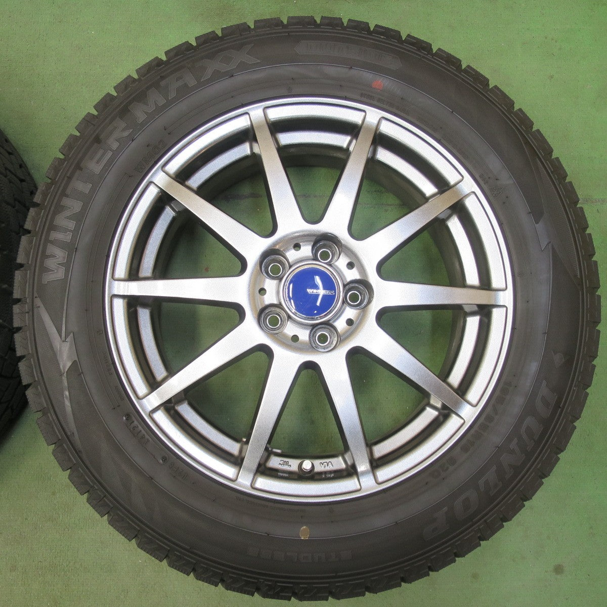 バリ溝！キレイ！9.5分★ライズ ロッキー 等 195/65R16 スタッドレス ダンロップ ウインターマックス WM02 WINNERS CF-01 ウィナーズ 16インチ PCD100/5H★6040805イス