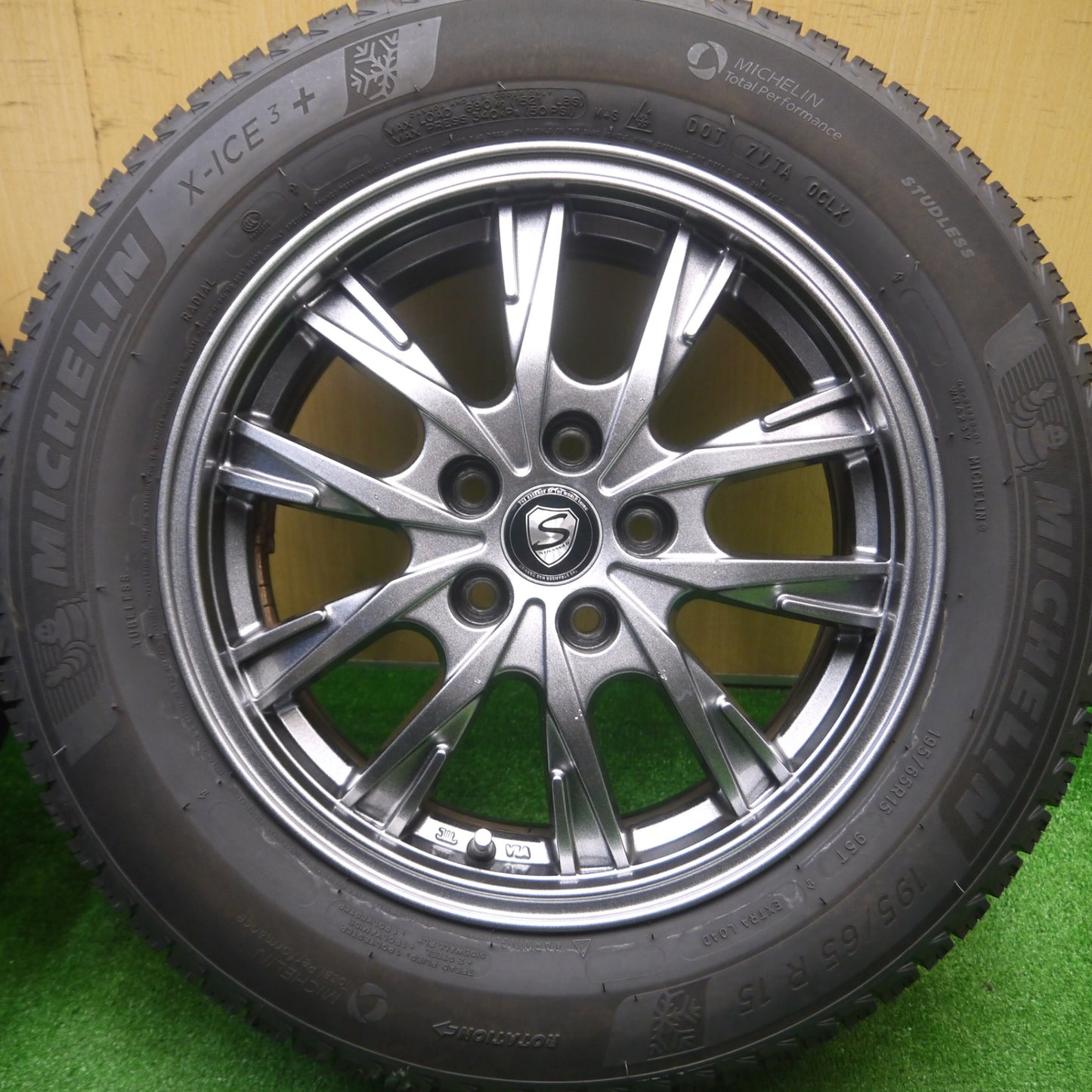 [送料無料] バリ溝！9分★プリウス等 195/65R15 スタッドレス ミシュラン X-ICE3+ STRANGER ストレンジャー 15インチ PCD100/5H★4100404Hス