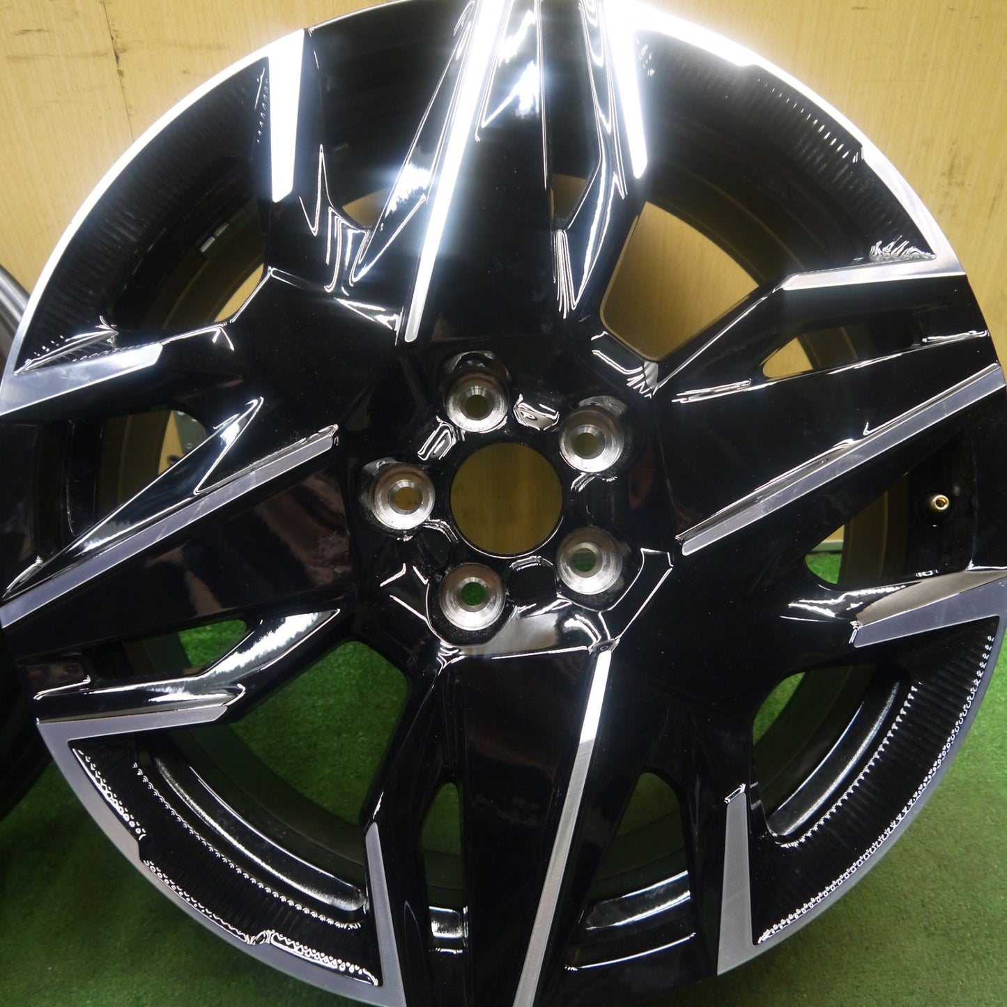 新車外し！2本★プジョー 3008 現行 純正 ホイール 19インチ 19×7.5J PCD108/5H★5092407Hホ