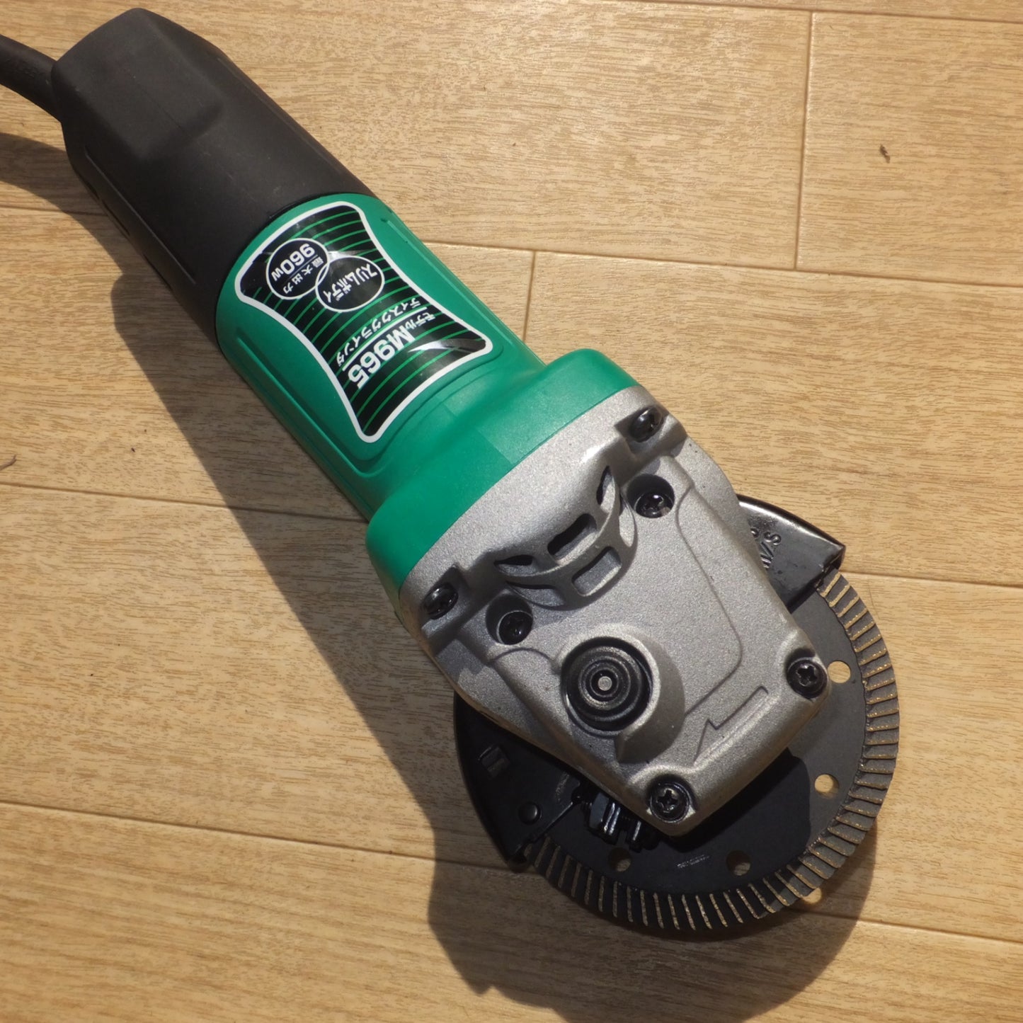 [送料無料] キレイ★マキタ makita 100mm ディスクグラインダ M965　100V～ 7.4A 50-60Hz 720W★