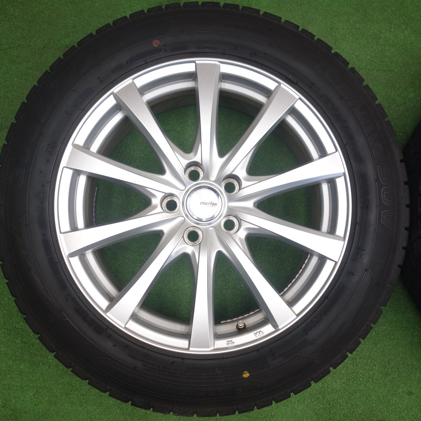 バリ溝！22年！キレイ！9.5分★スタッドレス 225/60R18 グッドイヤー アイスナビ SUV ravrion RS01 ラブリオン 18インチ PCD114.3/5H★6031104KTス