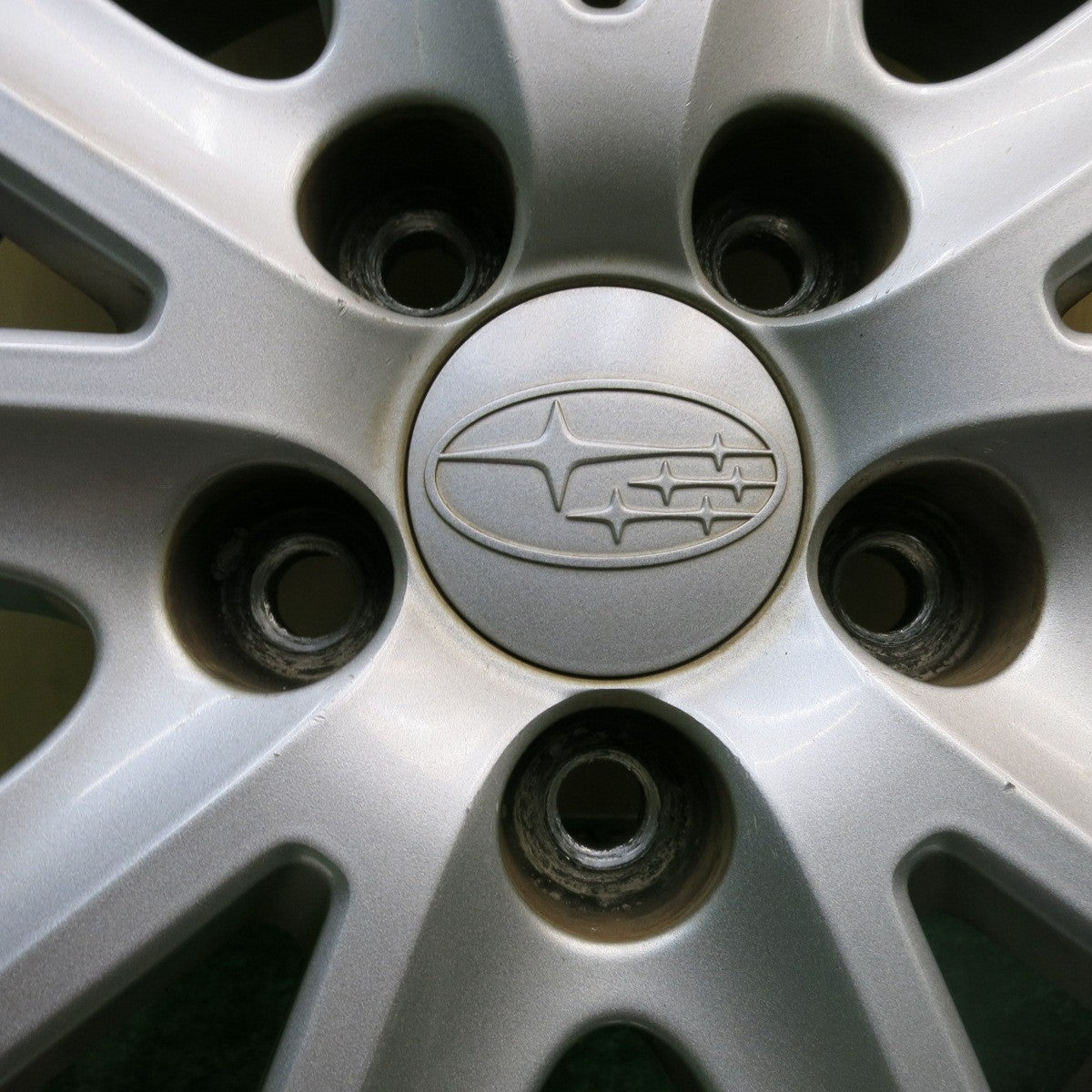 バリ溝！24年！9.5分★スバル レガシィ ツーリング ワゴン 純正 225/45R18 ピレリ POWERGY 18インチ PCD100/5H★5081301AKノ