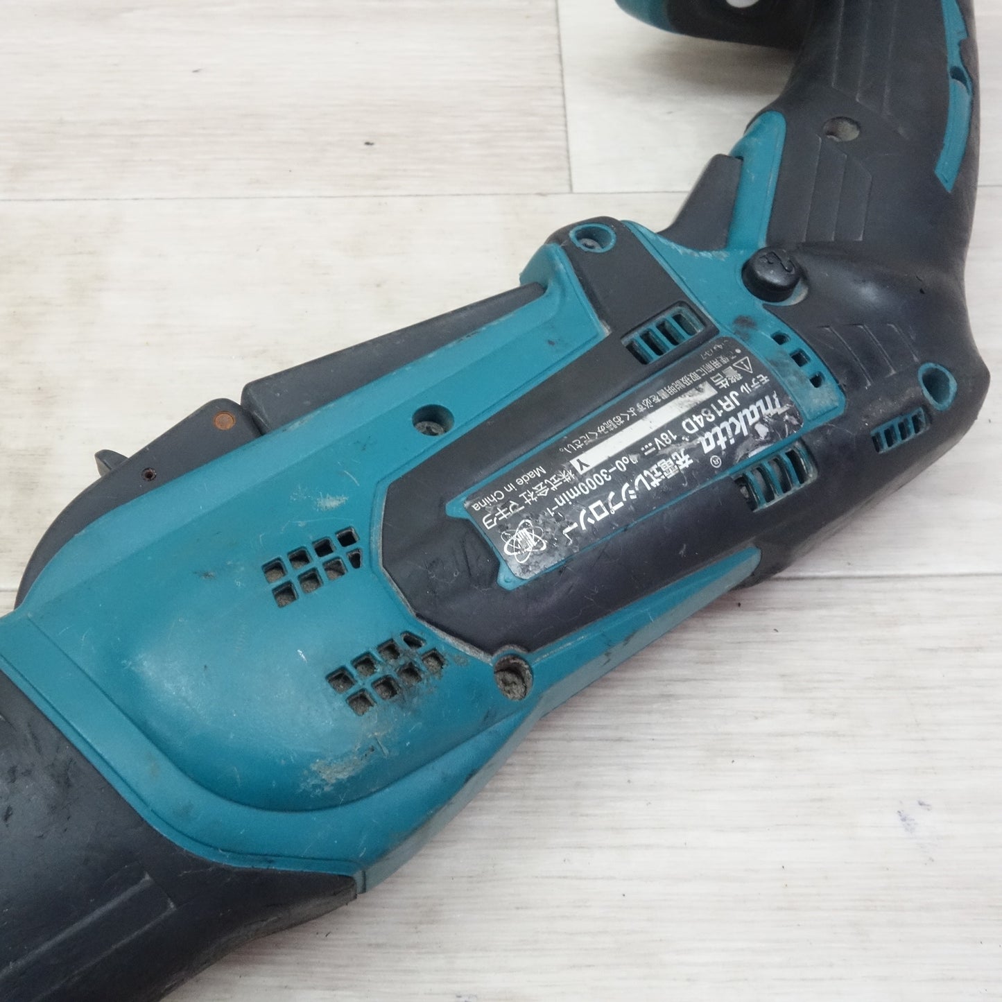 [送料無料] ☆マキタ 充電式 レシプロソー JR184D 電動 工具 セーバーソー セーバソー 電気 ノコギリ のこぎり☆