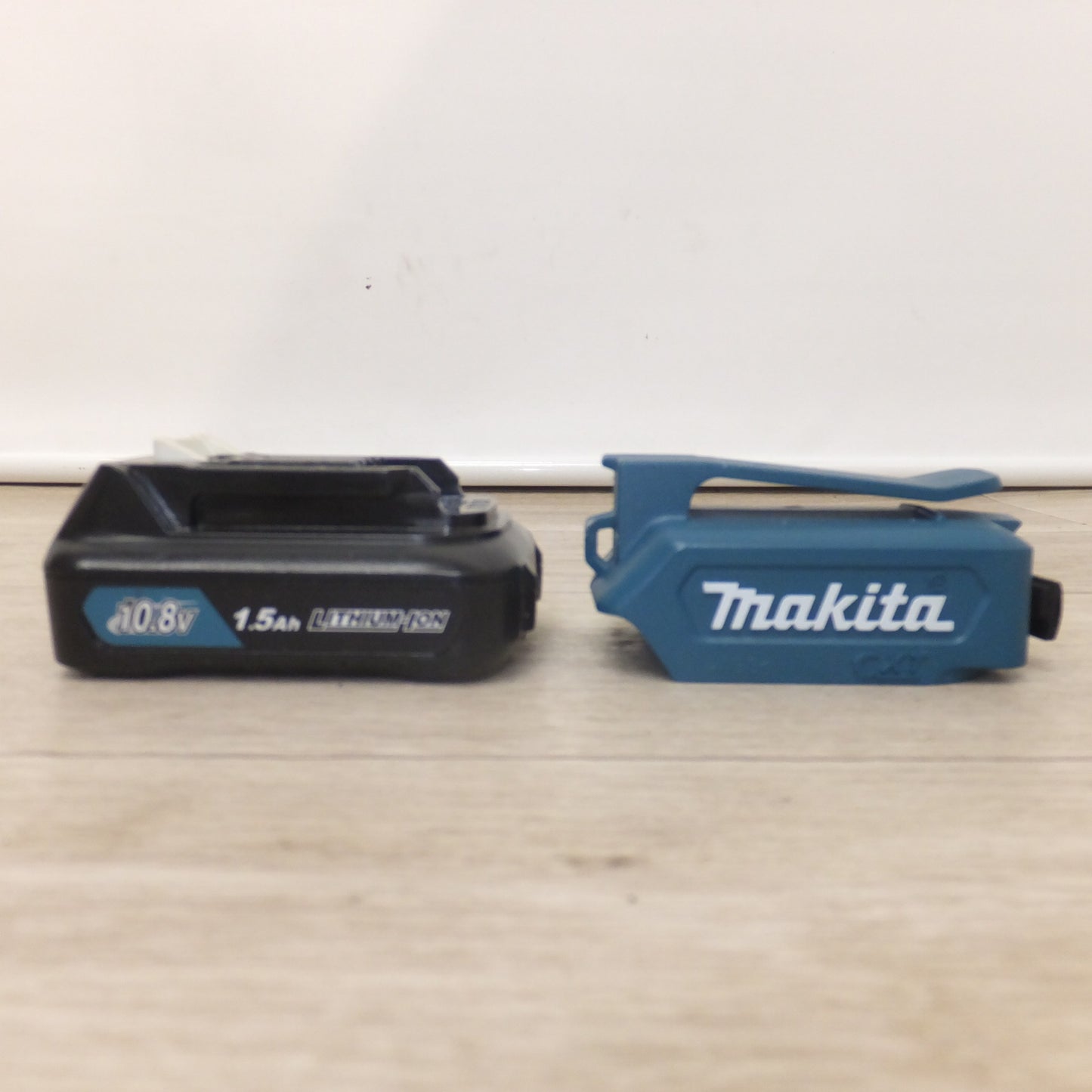 [送料無料] キレイ★マキタ makita バッテリ BL1015　USB用アダプタ ADP06　セット★