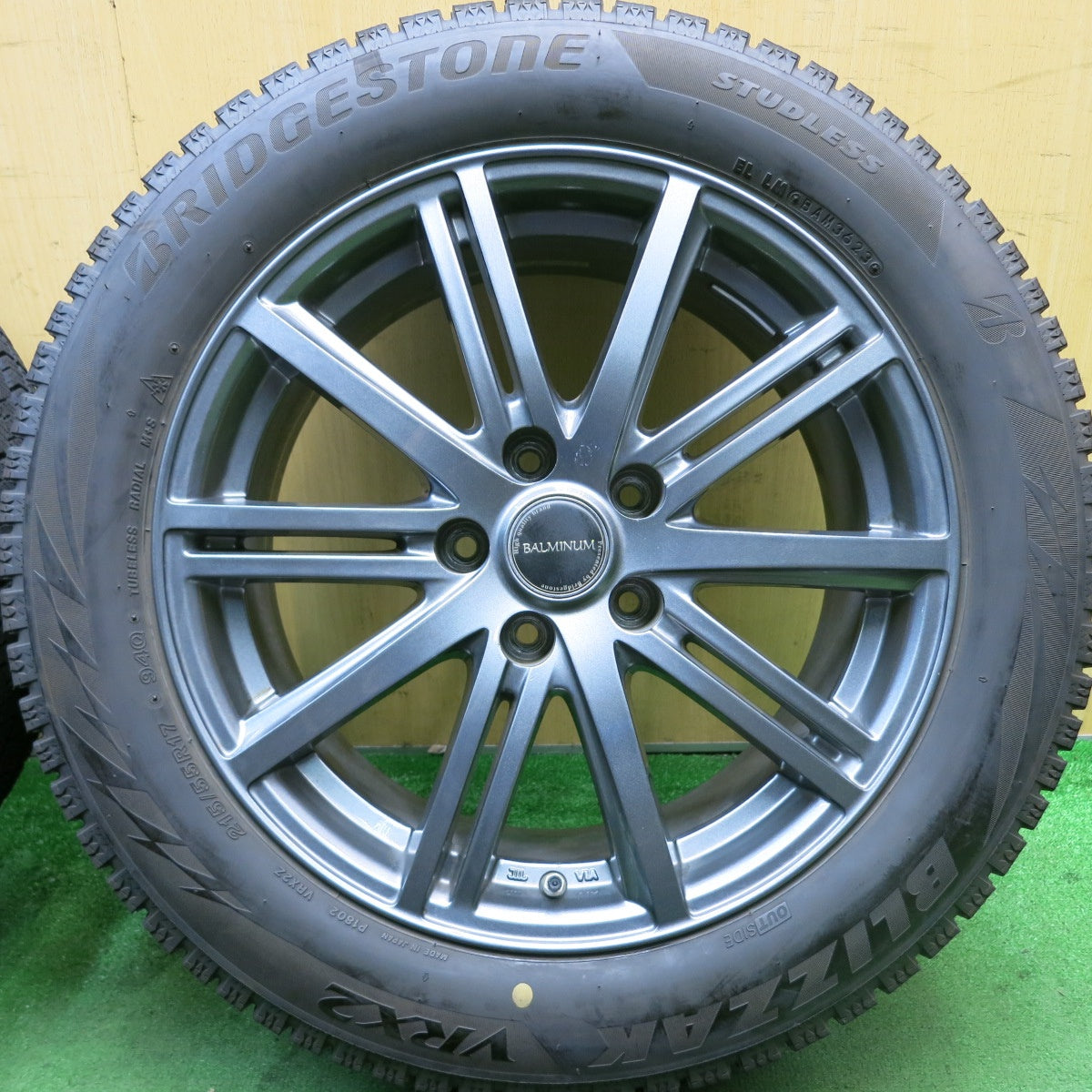バリ溝！23年！9.5分★スタッドレス 215/55R17 ブリヂストン ブリザック VRX2 BALMINUM バルミナ 17インチ PCD114.3/5H★5081302AKス