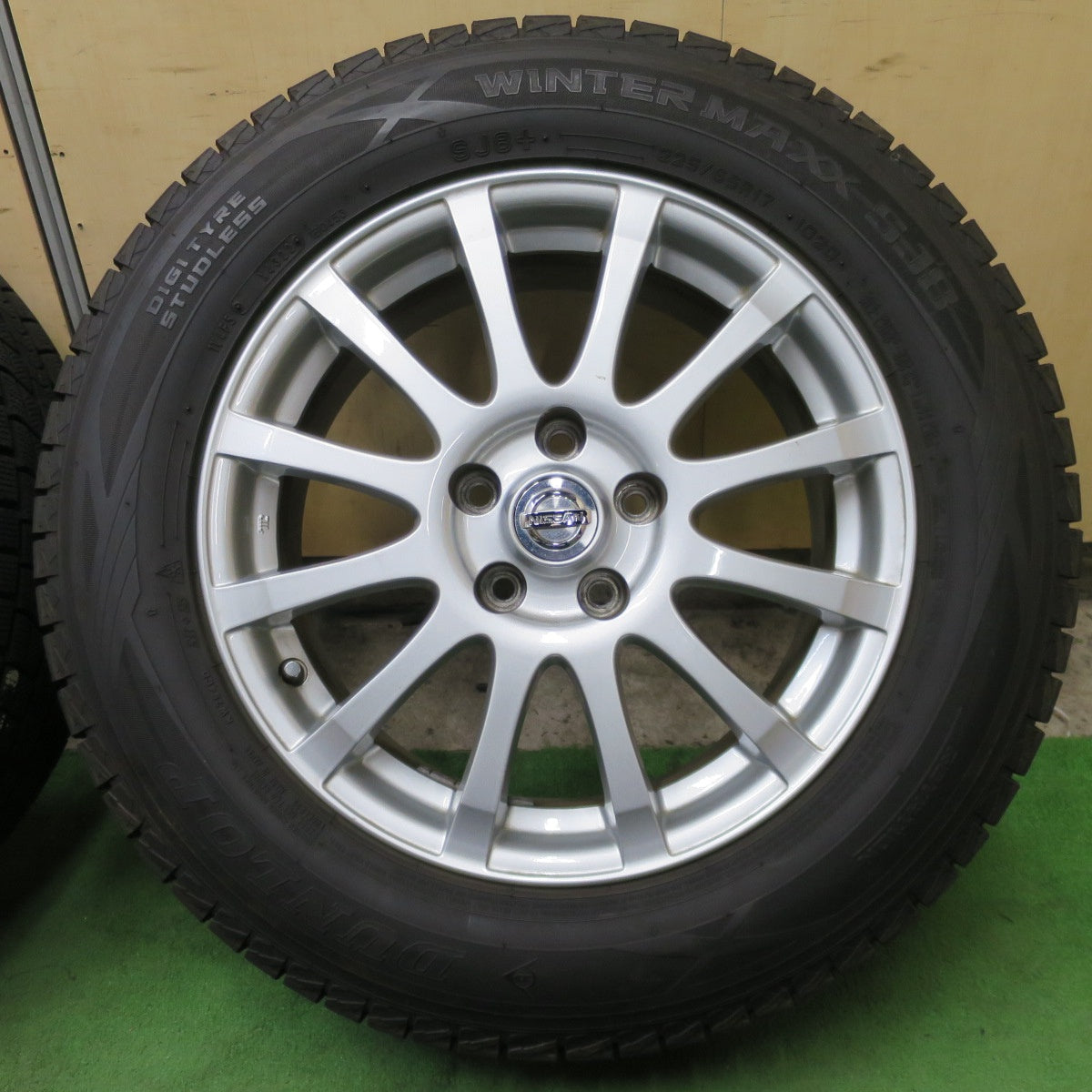 バリ溝！22年！9.5分◎日産 T32 エクストレイル 純正 225/65R17 スタッドレス ダンロップ ウインターマックス SJ8 17インチ PCD114.3/5H◎6101604NGス