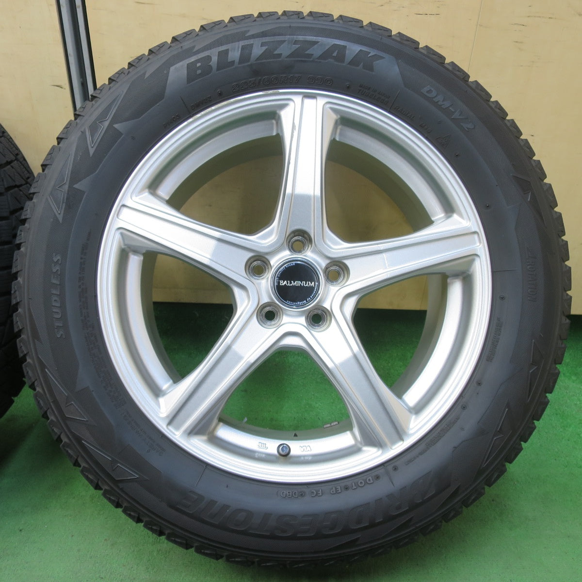キレイ★フォレスター 等 225/60R17 スタッドレス ブリヂストン ブリザック DM-V2 BALMINUM バルミナ 17インチ PCD100/5H★5052708イス