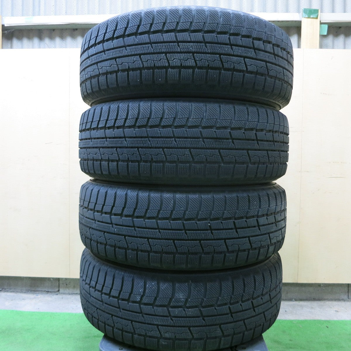 バリ溝！8.5分★トヨタ 10系 アルファード 純正 215/60R17 スタッドレス トーヨー ウインター トランパス TX 17インチ PCD114.3/5H★5040207ナス