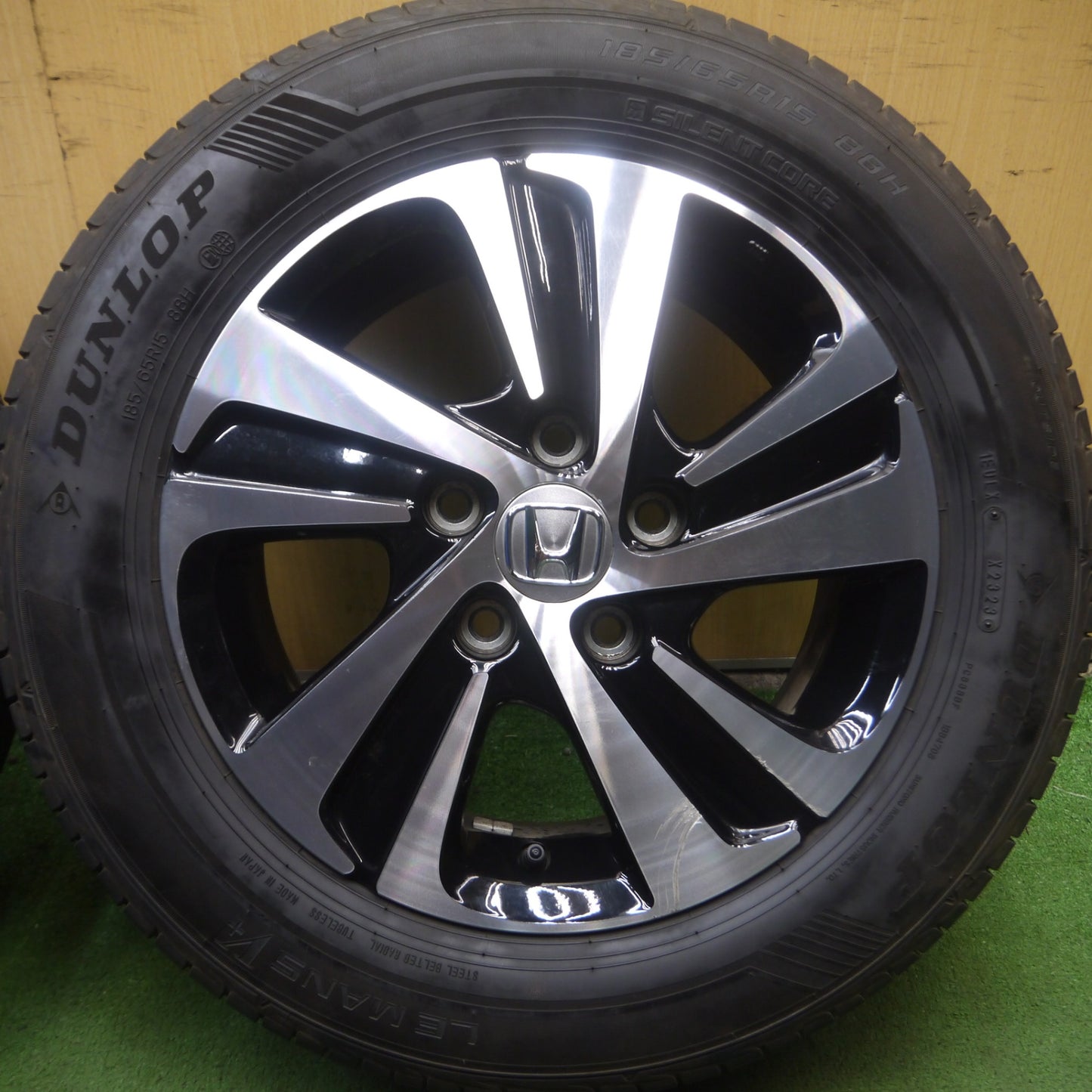 *送料無料* 超バリ溝！23年！キレイ！ほぼ10分★ホンダ フリード GB7 ハイブリッド 純正 185/65R15 ダンロップ LE MANS V+ ルマン5+ PCD114.3/5H★4052710Hノ
