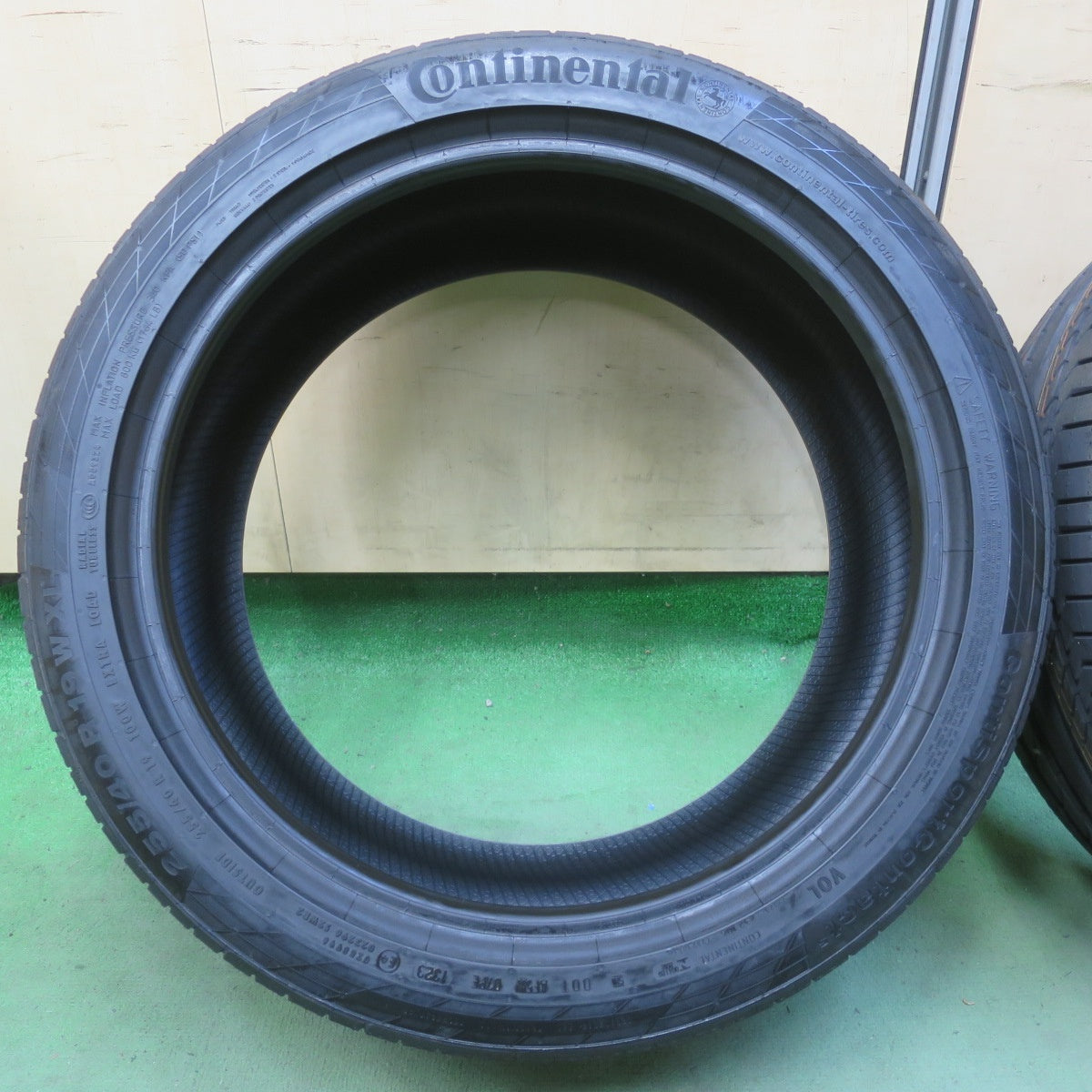 未使用！23年！2本★255/40R19 コンチネンタル コンチスポーツコンタクト5 VOL タイヤ 19インチ ボルボ アウディ 等★6052301イノタ