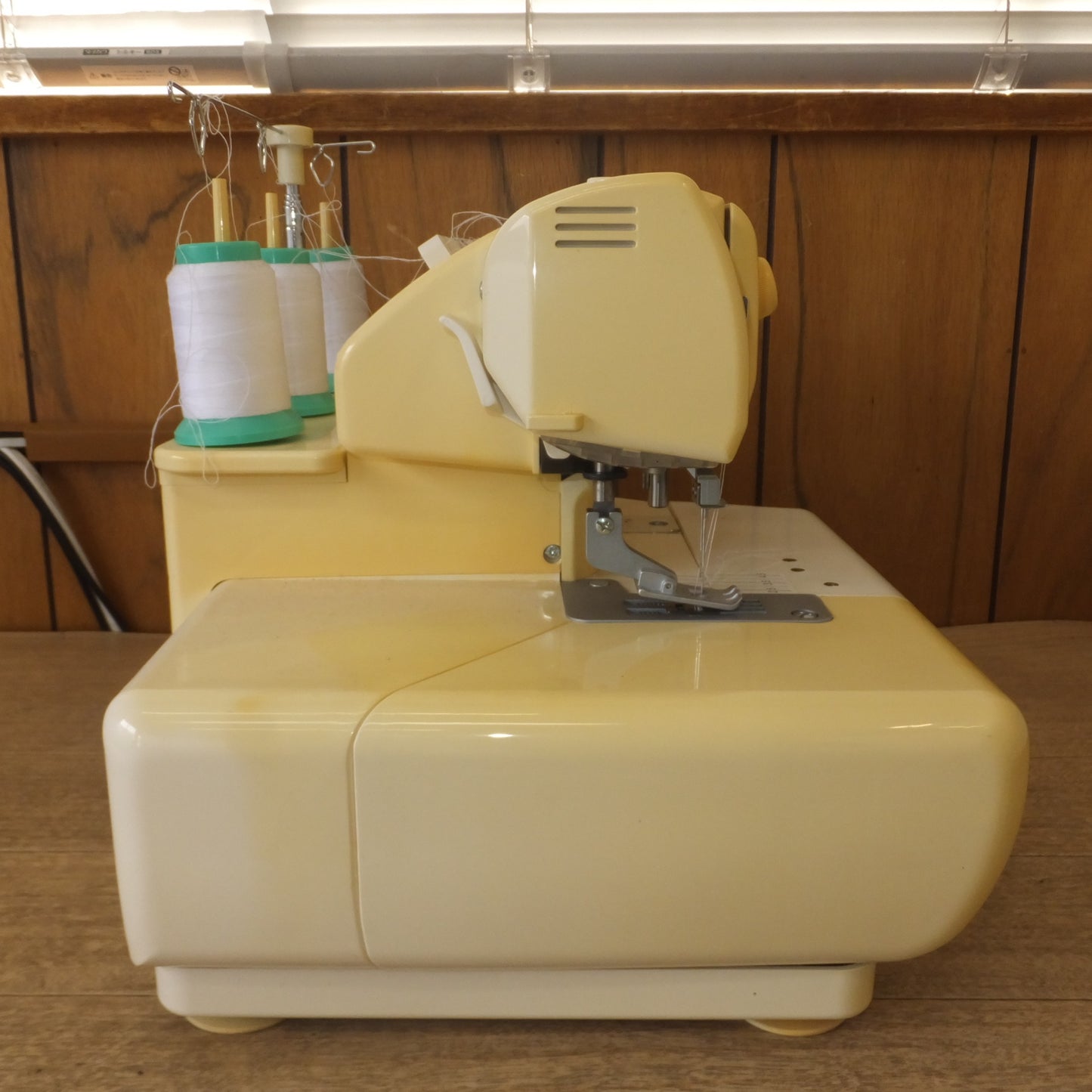 [送料無料] 現状品★ジューキ JUKI ベビーロック baby lock PETIT LINE ロックミシン BL700　KNIT SEWING CLUB KIMIE SATO★