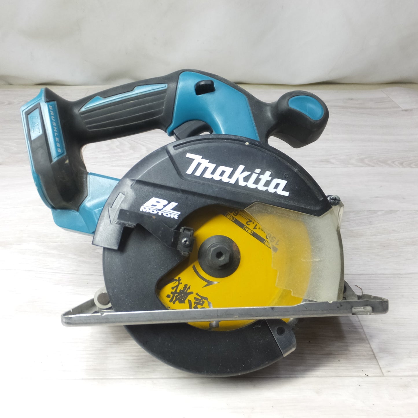 [送料無料] ◆makita マキタ 150mm 充電式チップソーカッタ CS551D 18V 切断機 電動工具 本体のみ◆