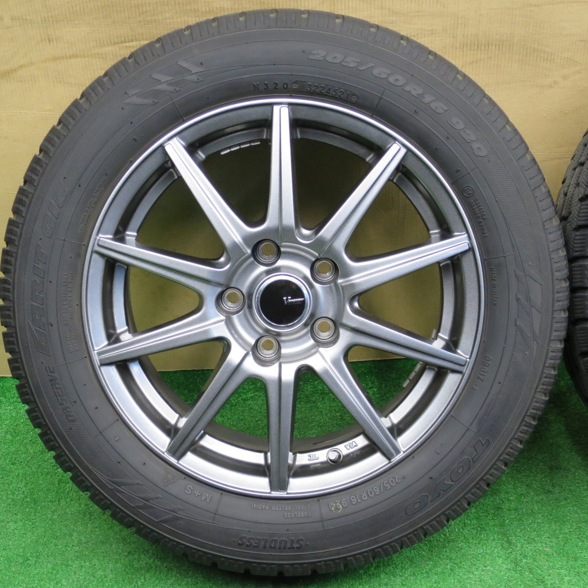 バリ溝！9.5分★スタッドレス 205/60R16 トーヨー ガリット GIZ VEMOTION Vエモーション 16インチ PCD114.3/5H★6011401NKス