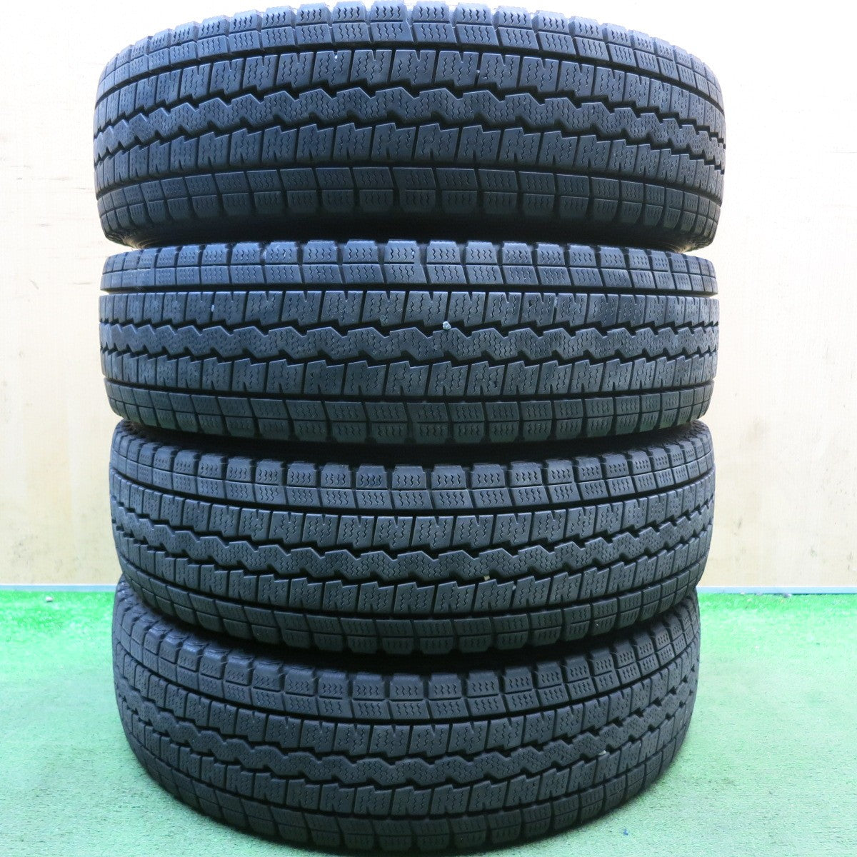 バリ溝！9.5分◎スタッドレス 165/80R14 97/95N ダンロップ ウインターマックス SV01 タイヤ 14インチ バネット タウンエース 等◎6101508HAスタ
