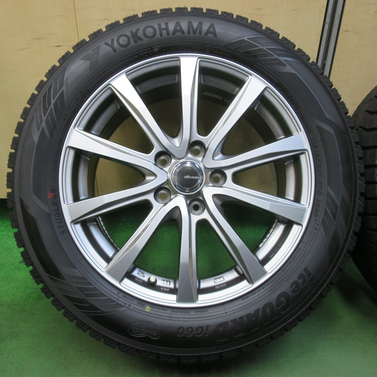バリ溝！24年！キレイ！ほぼ10分★スタッドレス 225/55R17 ヨコハマ アイスガード iG60 MiLLOUS ミルアス 17インチ PCD114.3/5H★5102704イス
