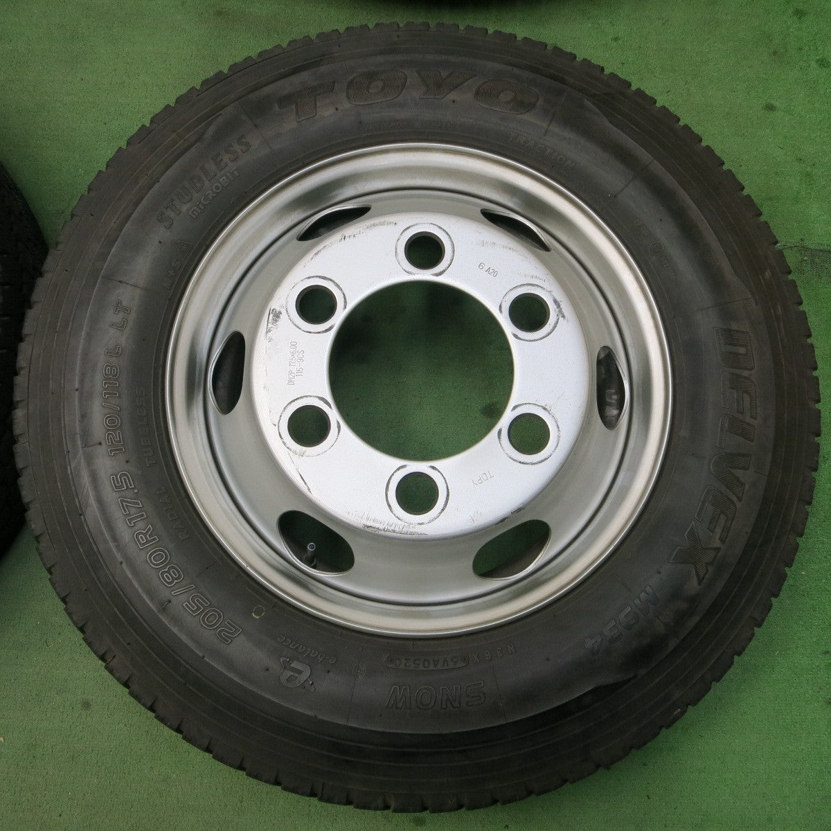 [送料無料] バリ溝！9分★トラック タイヤ 205/80R17.5 120/118L スタッドレス トーヨー デルベックス M934 TOPY スチール 115-9CS 17.5インチ PCD222.25/6H★5030501ナス