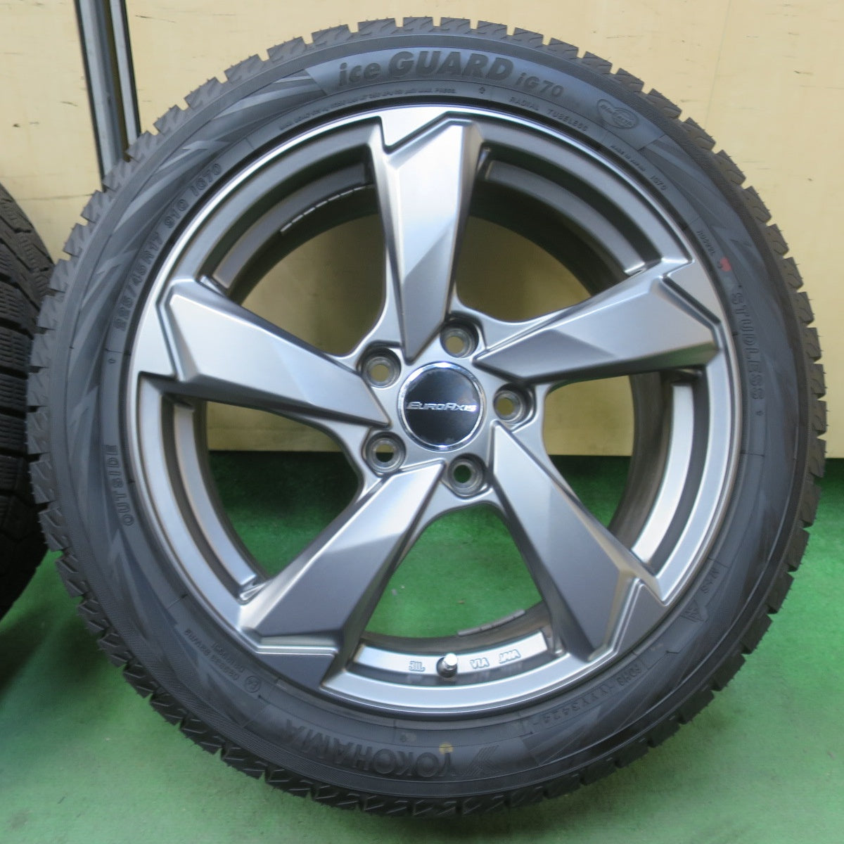 バリ溝！24年！キレイ！ほぼ10分★ワーゲン 等 EUROAXIS CROSSedge 225/45R17 スタッドレス ヨコハマ アイスガード iG70 ユーロアクシス クロスエッジ 17インチ PCD112/5H★6031106イス
