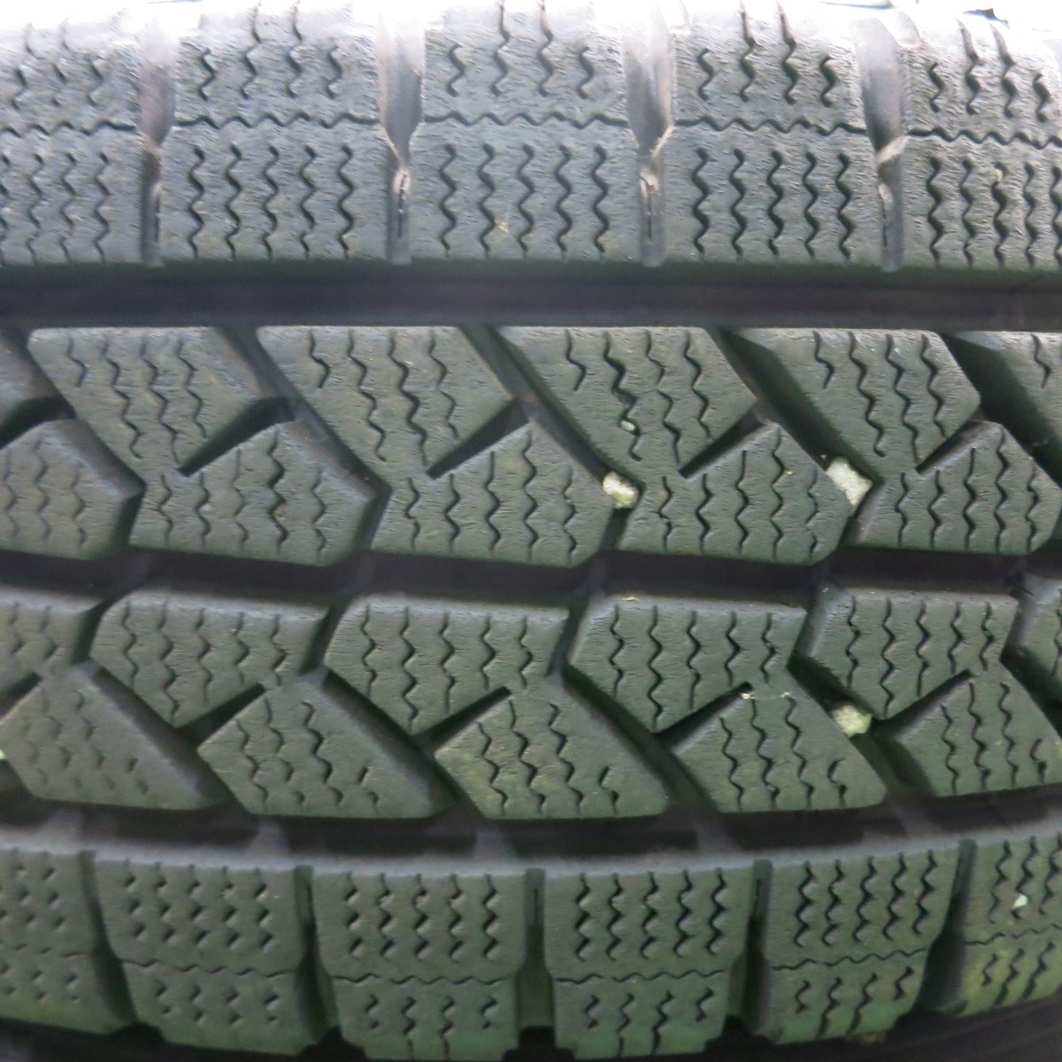 *送料無料* バリ溝！20年！9.5分★トヨタ 200系 ハイエース 純正 スチール 195/80R15 スタッドレス ブリヂストン ブリザック VL1 PCD139.7/6H★4070506HAス