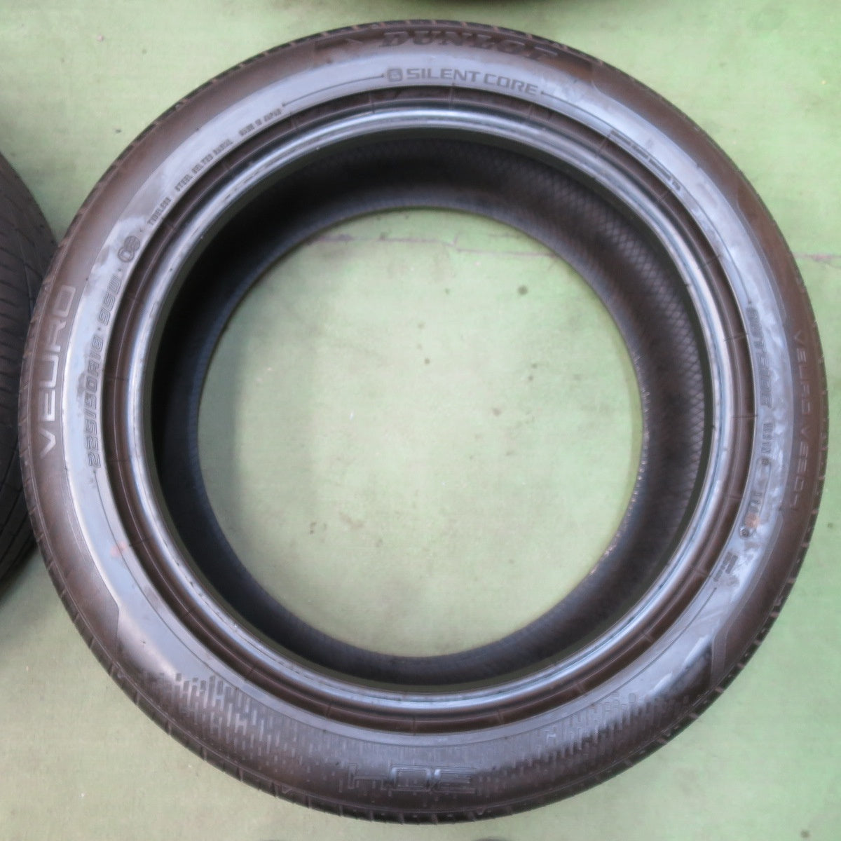 バリ溝！22年！9.5分★225/50R18 ダンロップ VEURO VE304 タイヤ 18インチ C-HR カローラ クロス ヴェゼル オデッセイ 等★5112210イノタ