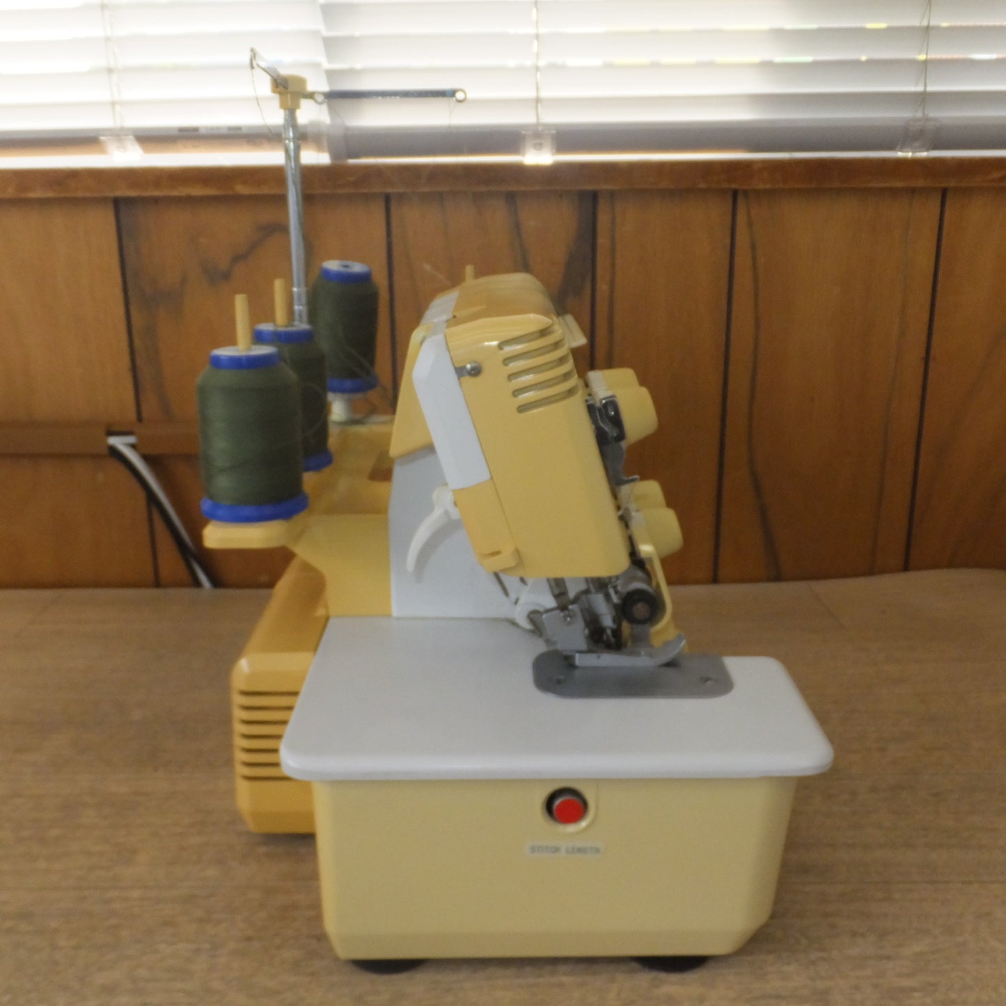 [送料無料] 現状品★ジューキ JUKI ベビーロック baby lock PRO LINE ロックミシン BL4-828DF　KNIT SEWING CLUB KIMIE SATO★