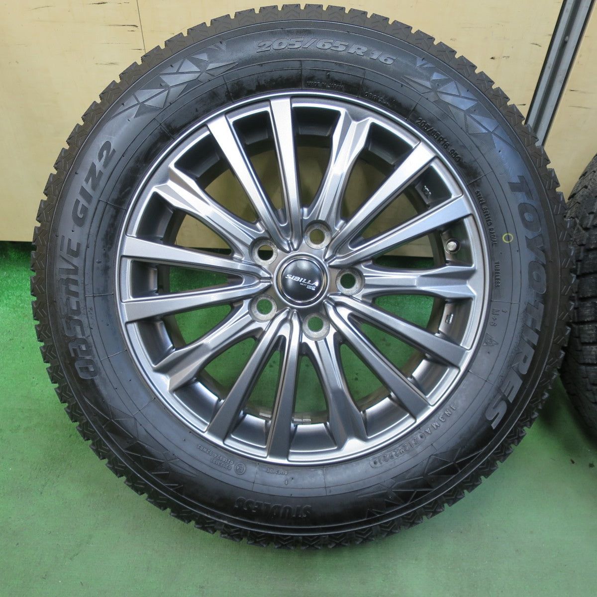 バリ溝！21年！キレイ！9.5分★スタッドレス 205/65R16 トーヨー オブザーブ GIZ2 SIBILLA NEXT W5 シビラ 16インチ PCD114.3/5H★5111206TTス