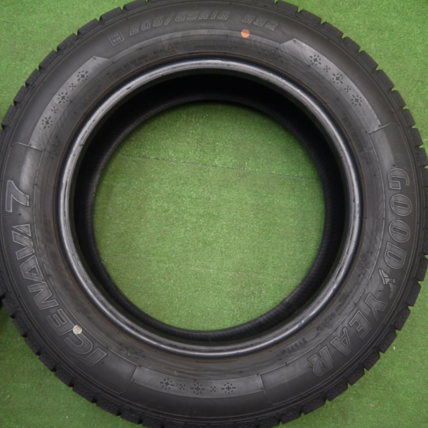 バリ溝！22年！9.5分以上★スタッドレス 205/65R16 グッドイヤー アイスナビ7 タイヤ 16インチ ヤリスクロス ヴェゼル ノア ヴォクシー 等★5120102Hスタ