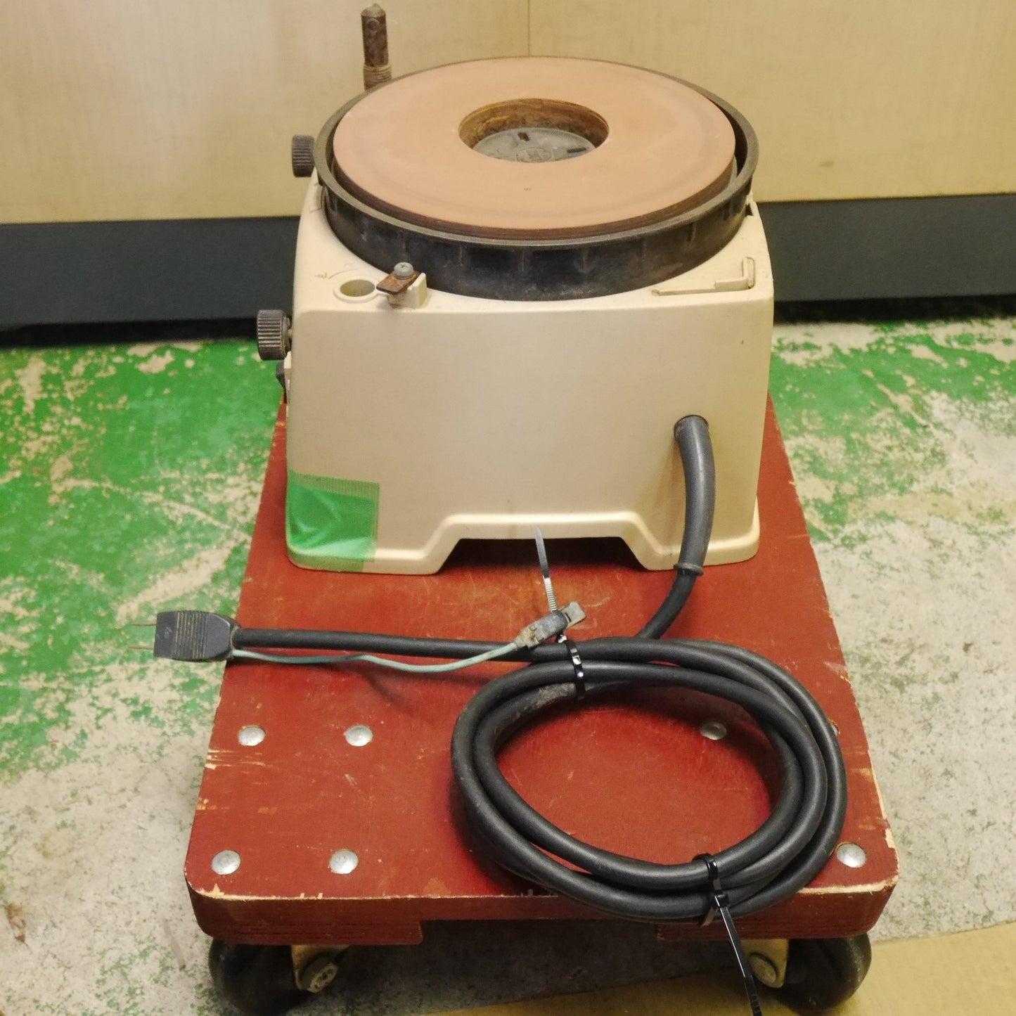 [送料無料] ☆マキタ 刃物 研磨機 9820-1 研摩機 刃物 研ぎ機 makita 100V 電動 工具 鋏 ハサミ 包丁☆