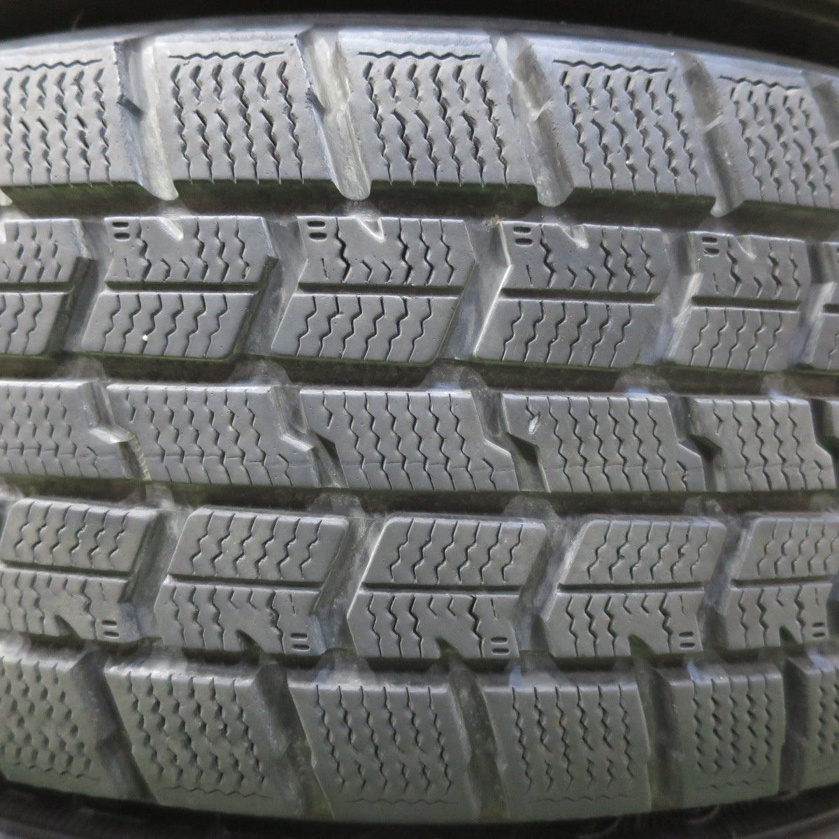 バリ溝！キレイ！9分★スタッドレス 185/65R15 グッドイヤー アイスナビ7 AZANE E-10 アザーネ 15インチ PCD114.3/5H★5062204イス
