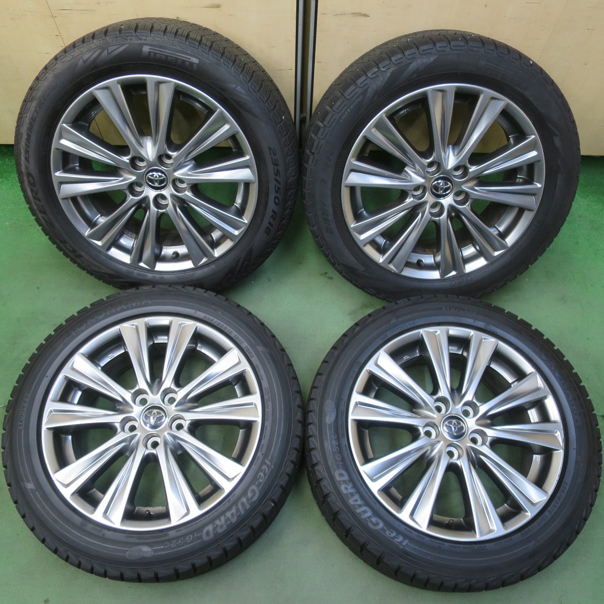 バリ溝！24年！ほぼ10分◎トヨタ 30系 アルファード ヴェルファイア 純正 235/50R18 スタッドレス ピレリ アイス アシンメトリコ ヨコハマ アイスガード iG52C 18インチ PCD114.3/5H◎6081907イス