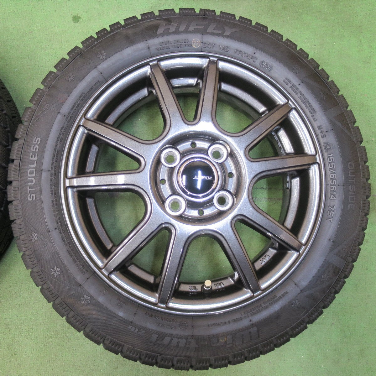 バリ溝！24年！キレイ！ほぼ10分★スタッドレス 155/65R14 ハイフライ Win-turi 216 EMBELY S10 エンベリー 14インチ PCD100/4H★5122306イス