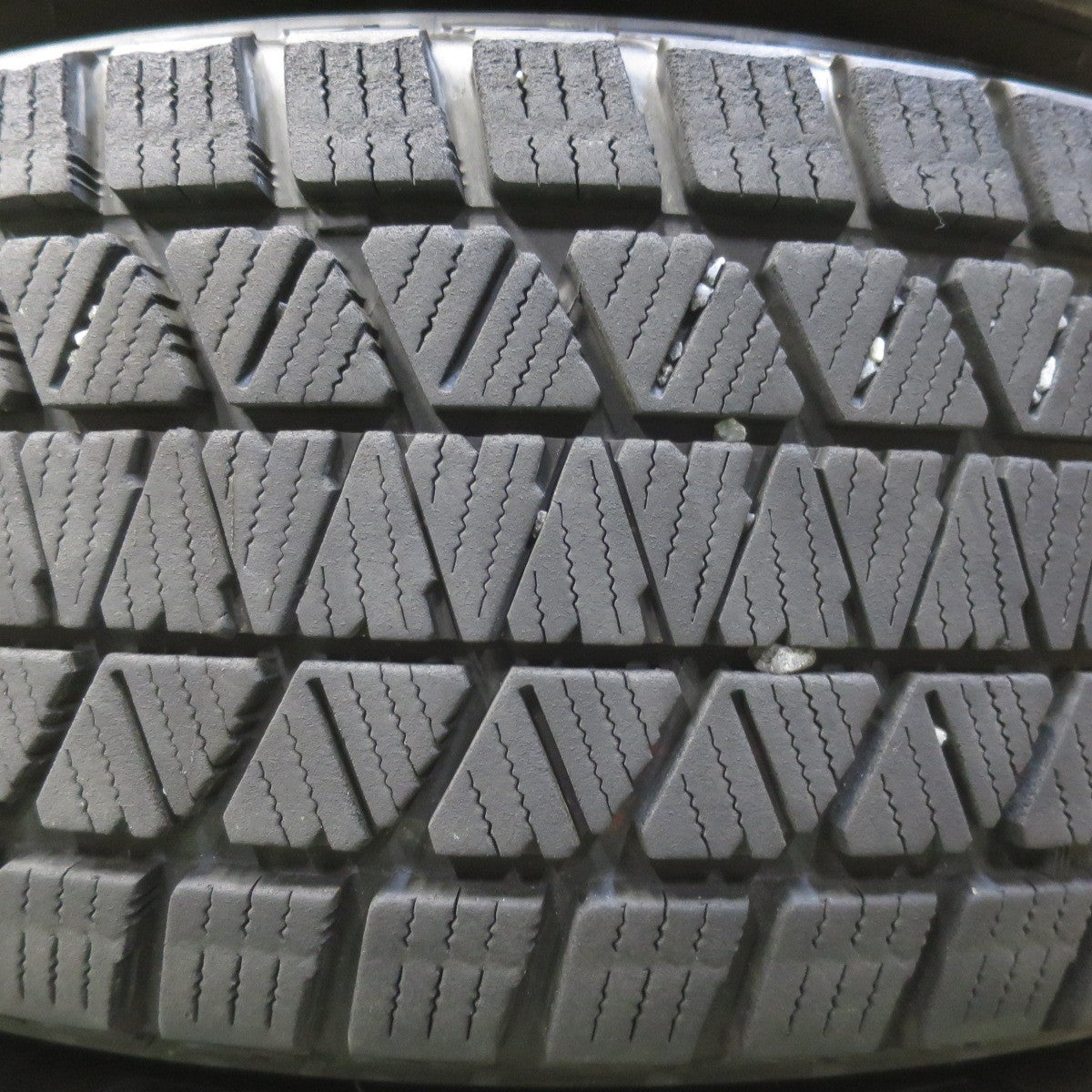 バリ溝！キレイ！9分◎スタッドレス 225/65R17 ブリヂストン ブリザック DM-V3 TOPRUN トップラン 17インチ PCD114.3/5H◎6090410イス