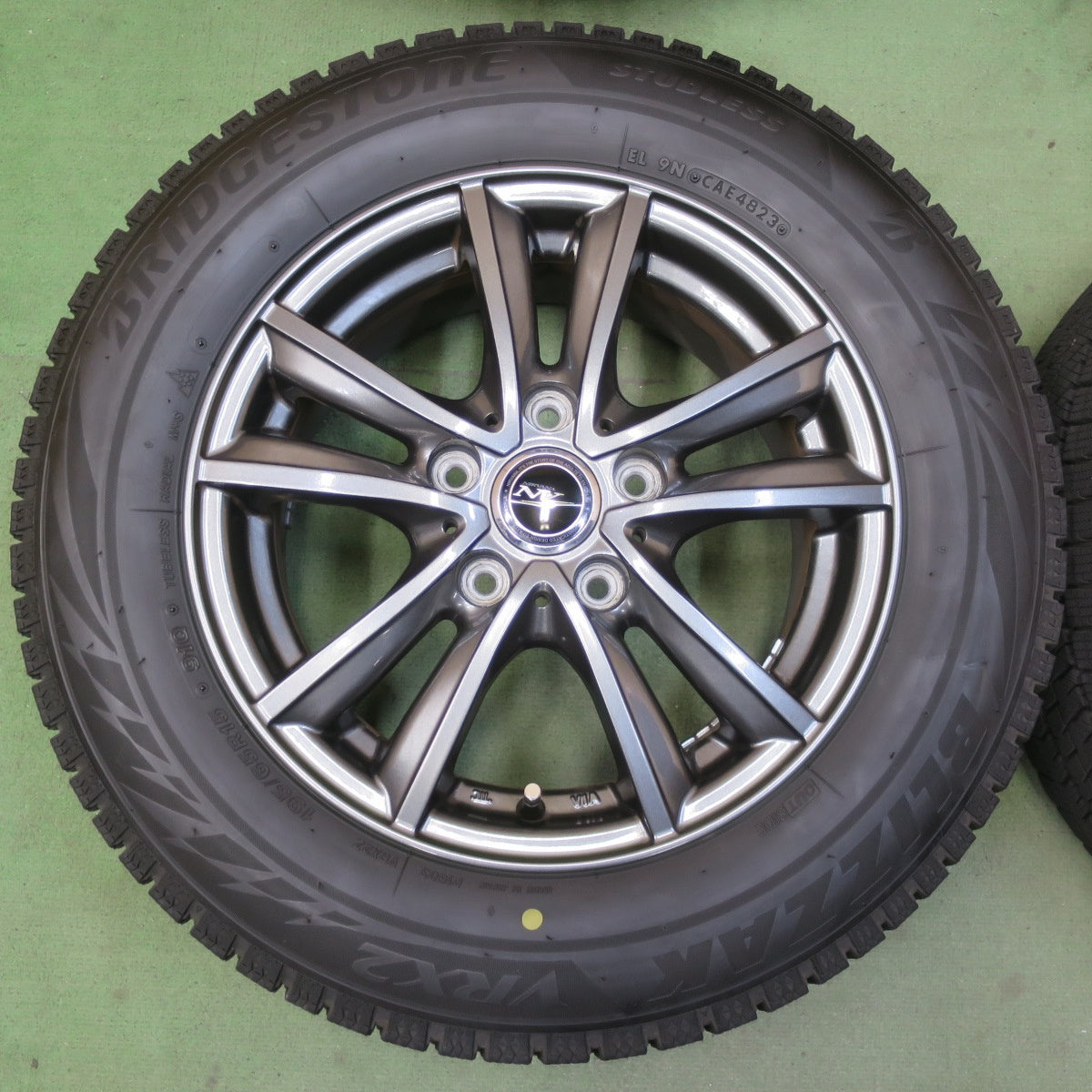 バリ溝！23年！キレイ！9分◎スタッドレス 195/65R15 ブリヂストン ブリザック VRX2 NIRVANA NV ニルヴァーナ ニルバーナ 15インチ PCD114.3/5H◎6100604イス