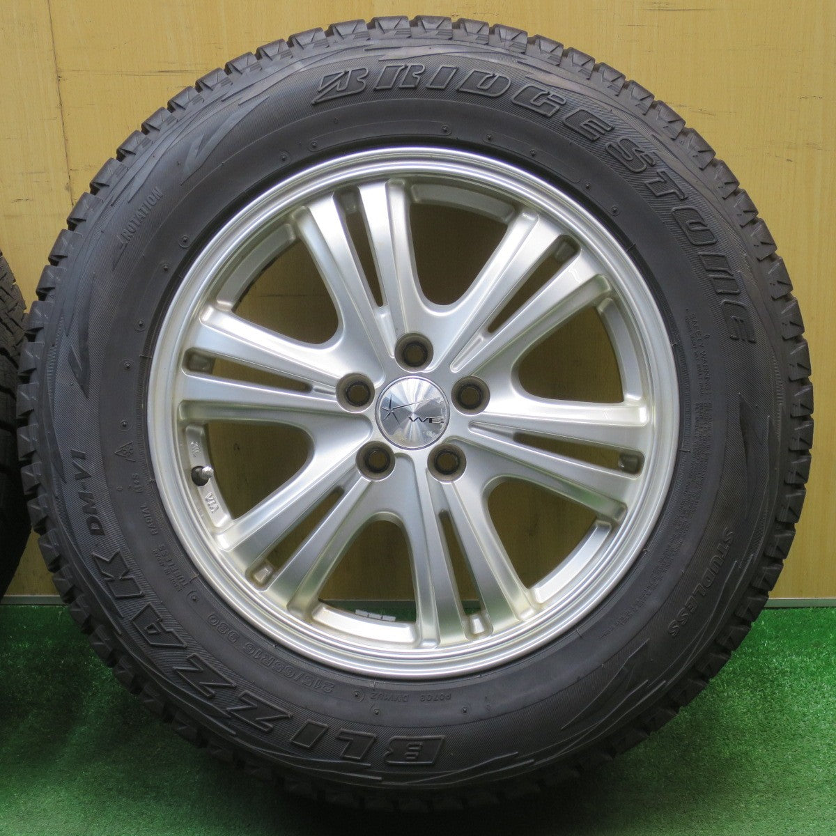 ほぼ未使用！24年★フォレスター 等 215/65R16 スタッドレス ブリヂストン ブリザック DM-V1 WB 社外 アルミ 16インチ PCD100/5H★6021905NJス
