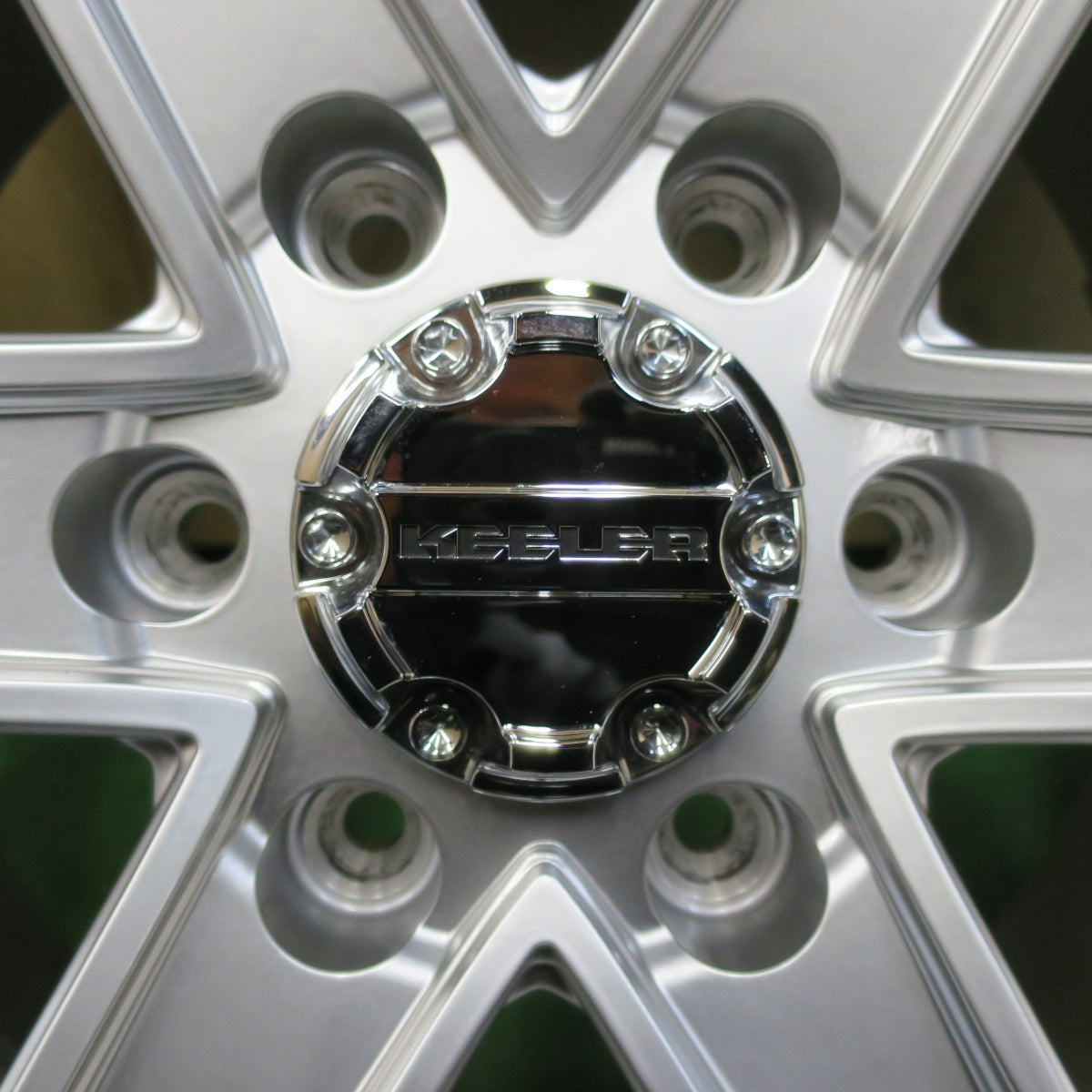 [送料無料] 超バリ溝！23年！キレイ！ほぼ10分★スタッドレス KEELER 265/70R17 ブリヂストン ブリザック DM-V3 キーラー 17インチ PCD139.7/6H★4110509イス
