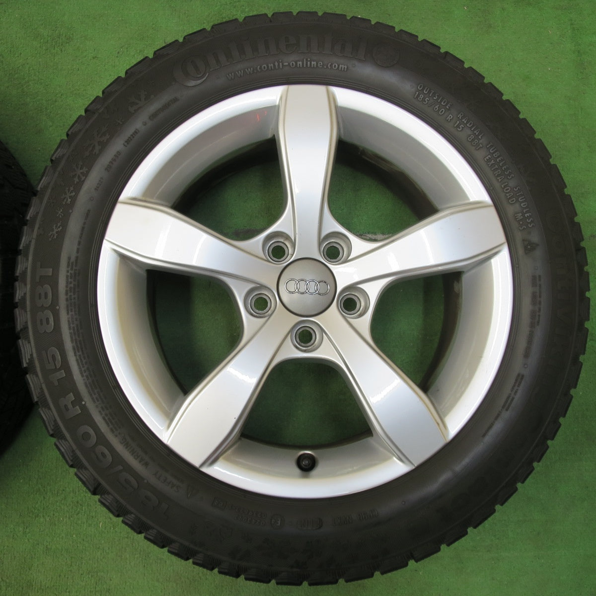 [送料無料] キレイ★アウディ 8X A1 純正 185/60R15 スタッドレス コンチネンタル コンチバイキング コンタクト5 15インチ PCD100/5H★5012509イス