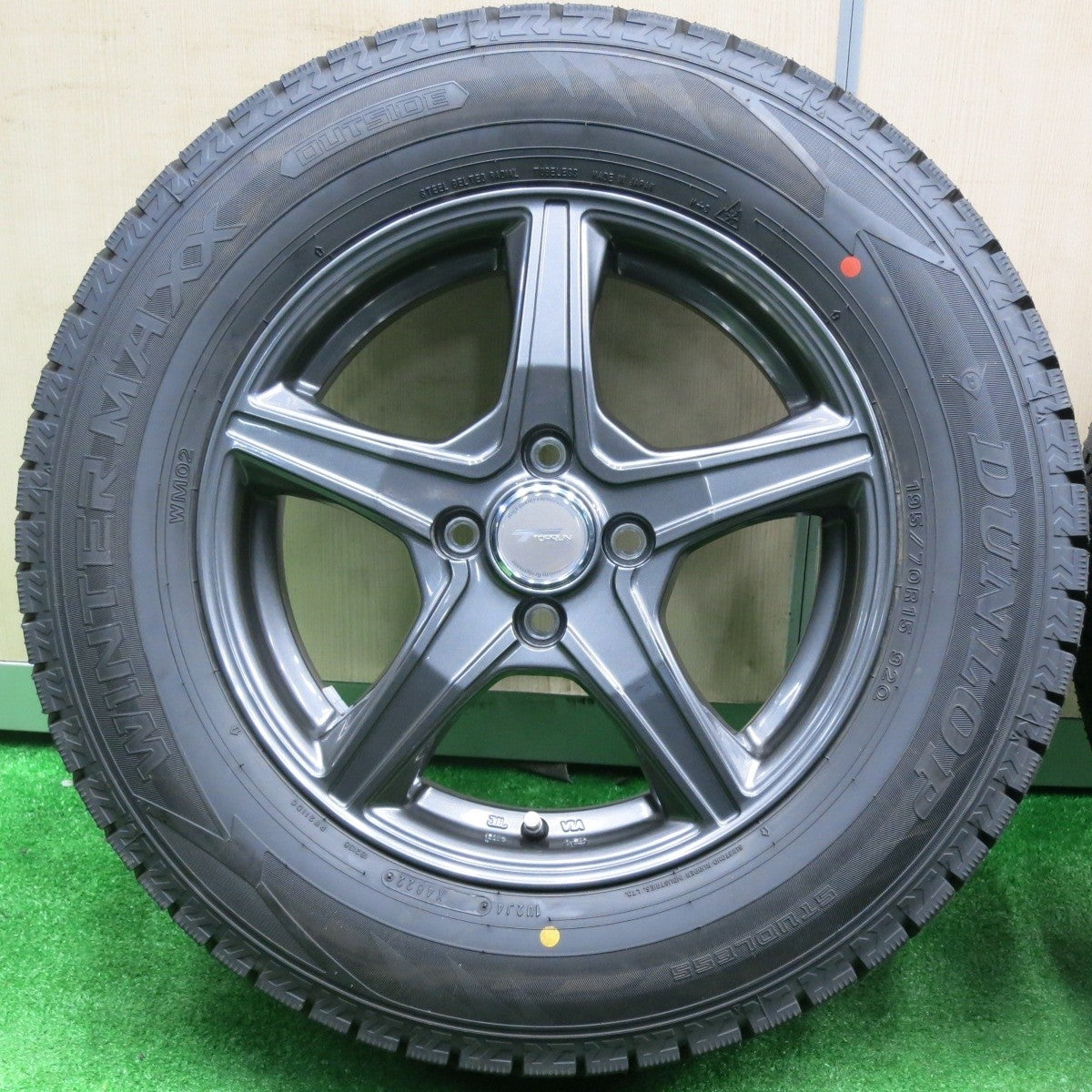 バリ溝！22年！キレイ！9.5分以上★スタッドレス 195/70R15 ダンロップ ウインターマックス WM02 TOPRUN トップラン 15インチ PCD100/4H★4112206NJス
