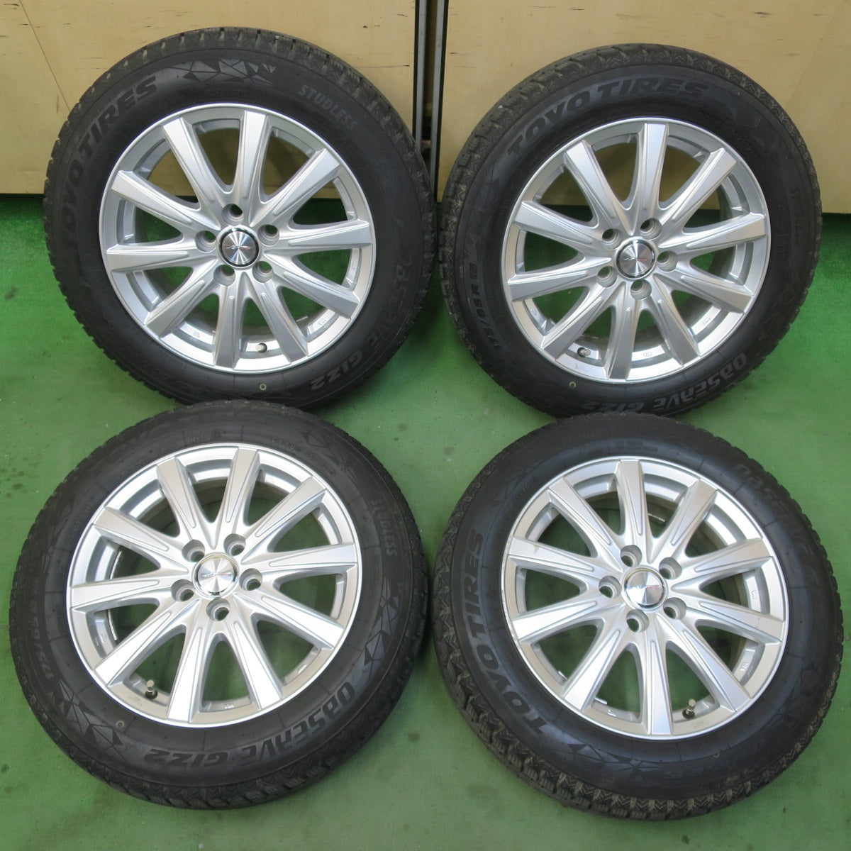 キレイ★シエンタ 等 175/65R15 スタッドレス トーヨー オブザーブ GIZ2 JOKER ジョーカー 15インチ PCD100/5H★6022602イス