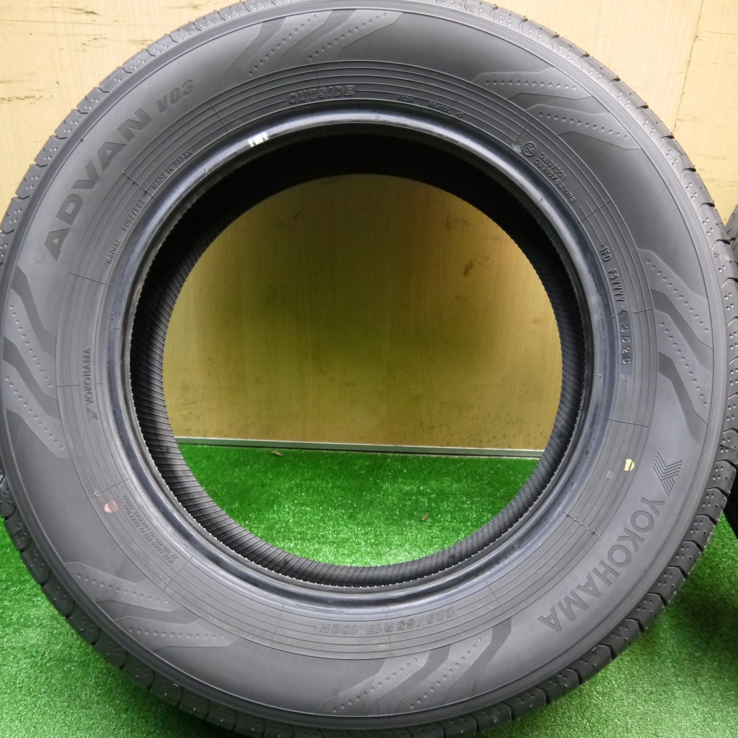 新車外し！25年★225/65R17 ヨコハマ アドバン V03 タイヤ 17インチ 40系 アルファード ヴェルファイア 等★5112509Hノタ