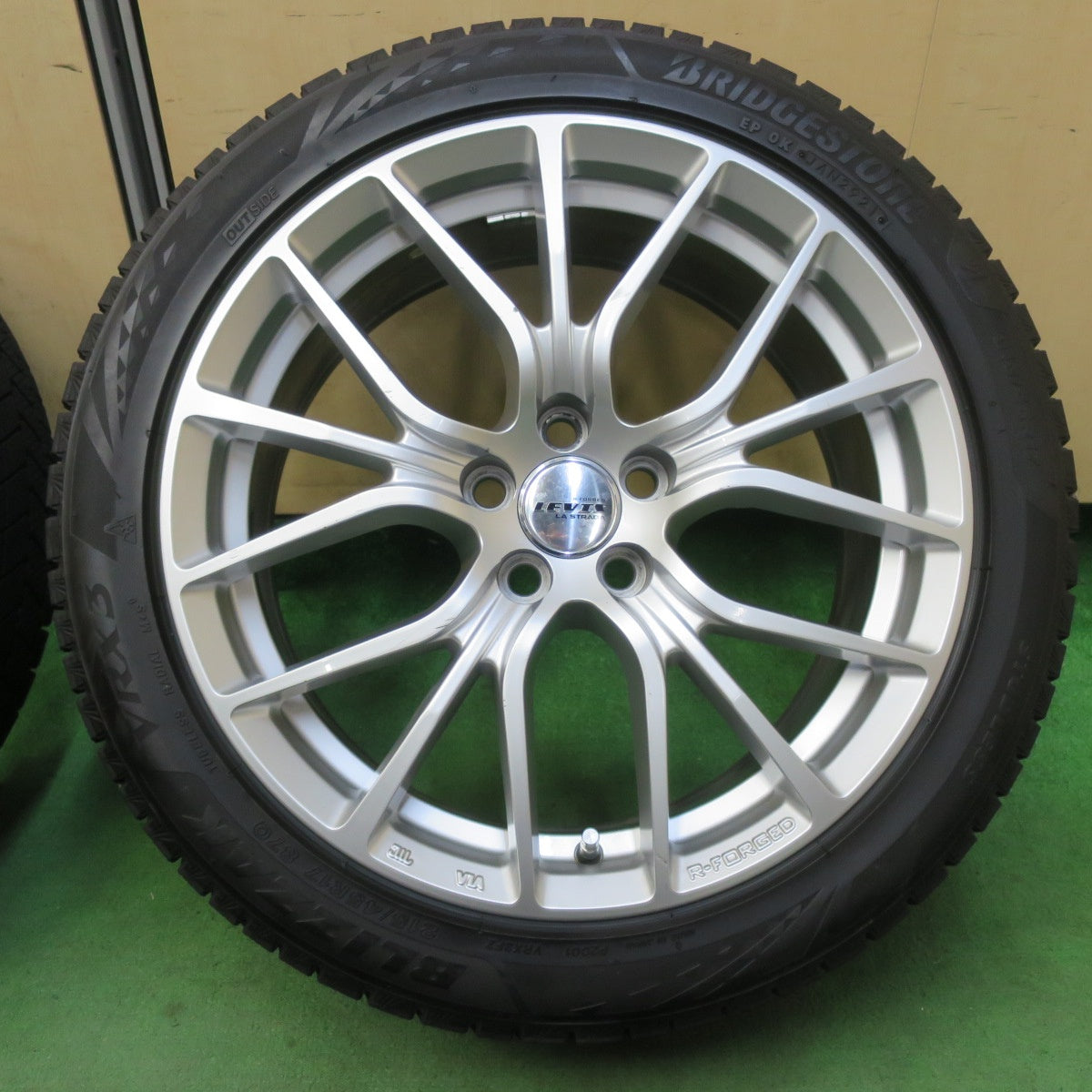 バリ溝！21年！9.5分★プリウス 等 215/45R17 スタッドレス ブリヂストン ブリザック VRX3 R-FORGED LEVIS LASTRADA レヴィス ラ・ストラーダ PCD100/5H★5070607イス